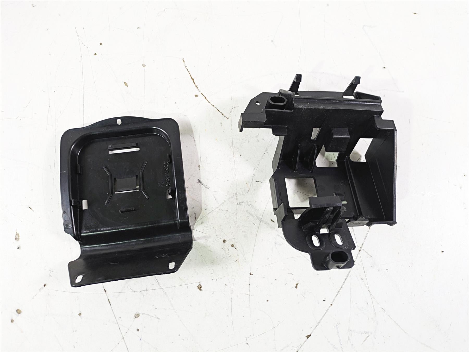 2016 Harley FLSTC Softail Heritage Electric Holder Plastic Set 70354-11 {{ shop.shopifyCountryName }} - Mototech271