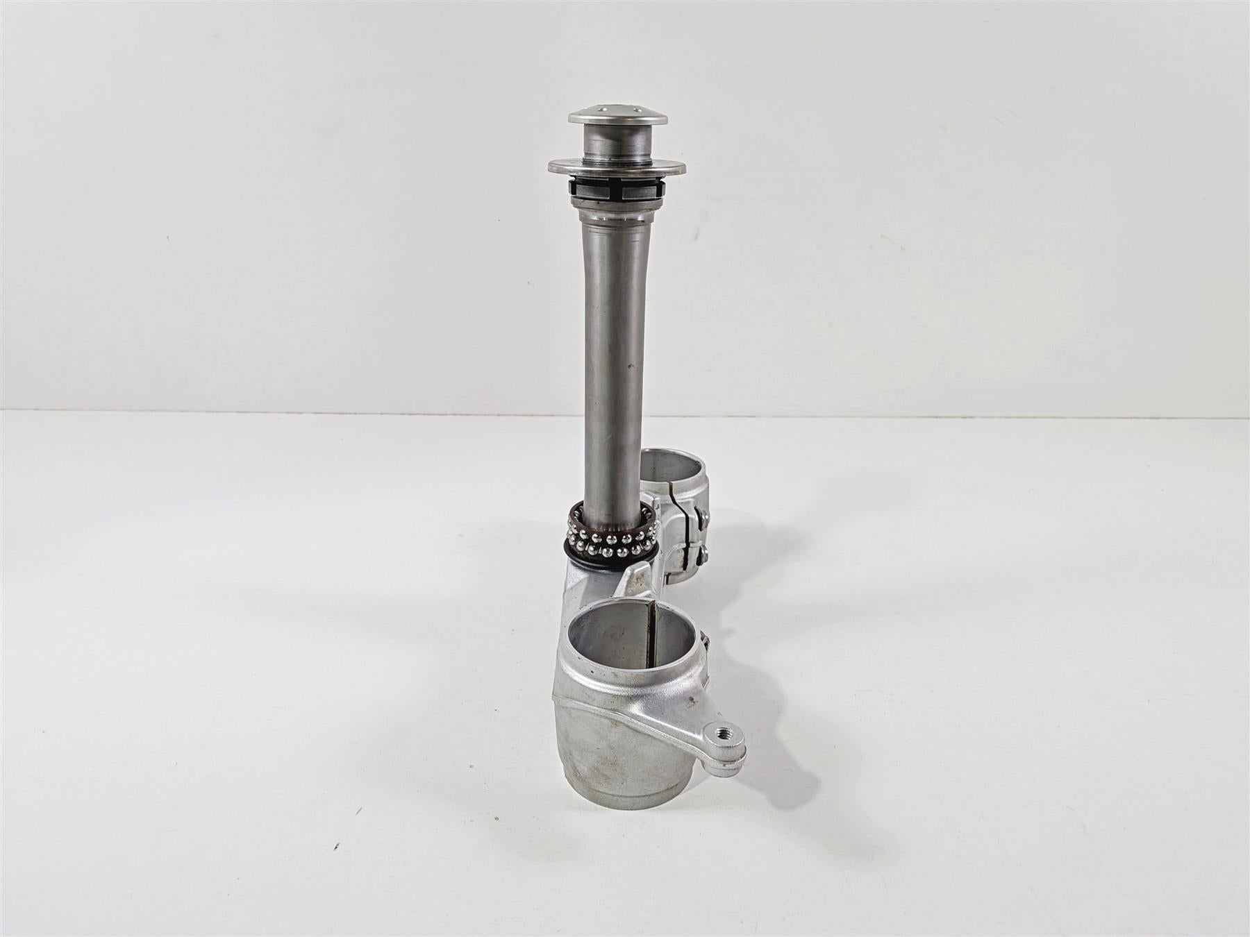2023 BMW F850GS K81 Lower Triple Tree Steering Clamp 8565018 31428565020 {{ shop.shopifyCountryName }} - Mototech271