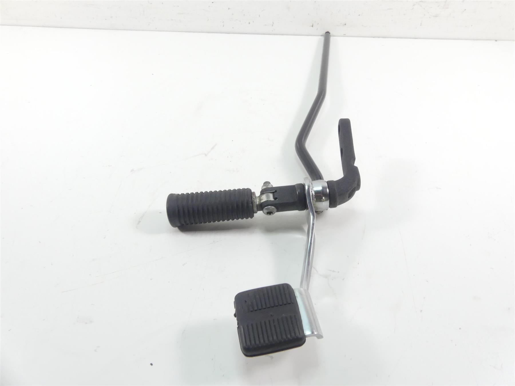 2014 Harley FXDF Dyna Fat Bob Front Right Fw Foot Peg & Brake Pedal 42481-03A {{ shop.shopifyCountryName }} - Mototech271