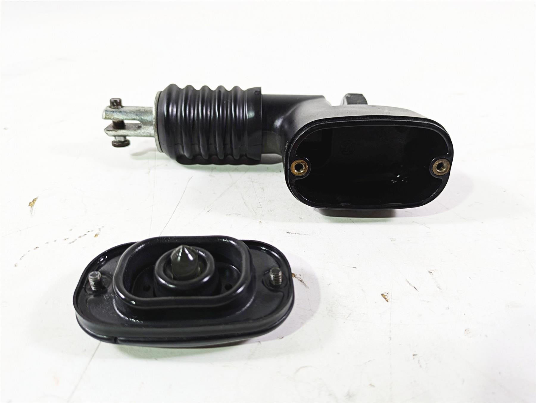 2003 Harley Softail FXSTDI Deuce 100th Rear Brake Master Cylinder 41755-99F {{ shop.shopifyCountryName }} - Mototech271