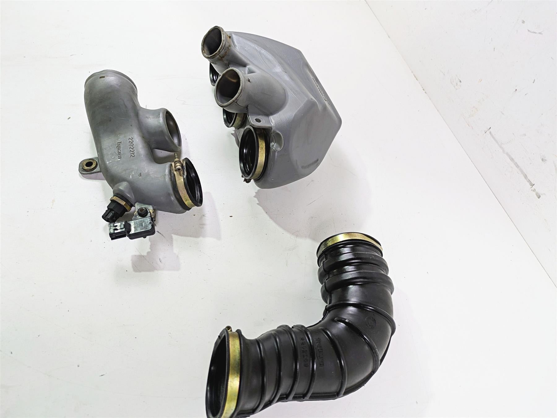 2006 Triumph Rocket 3 Air Box Filter Breather Tubes Set - Read T2202210 T2202212 {{ shop.shopifyCountryName }} - Mototech271