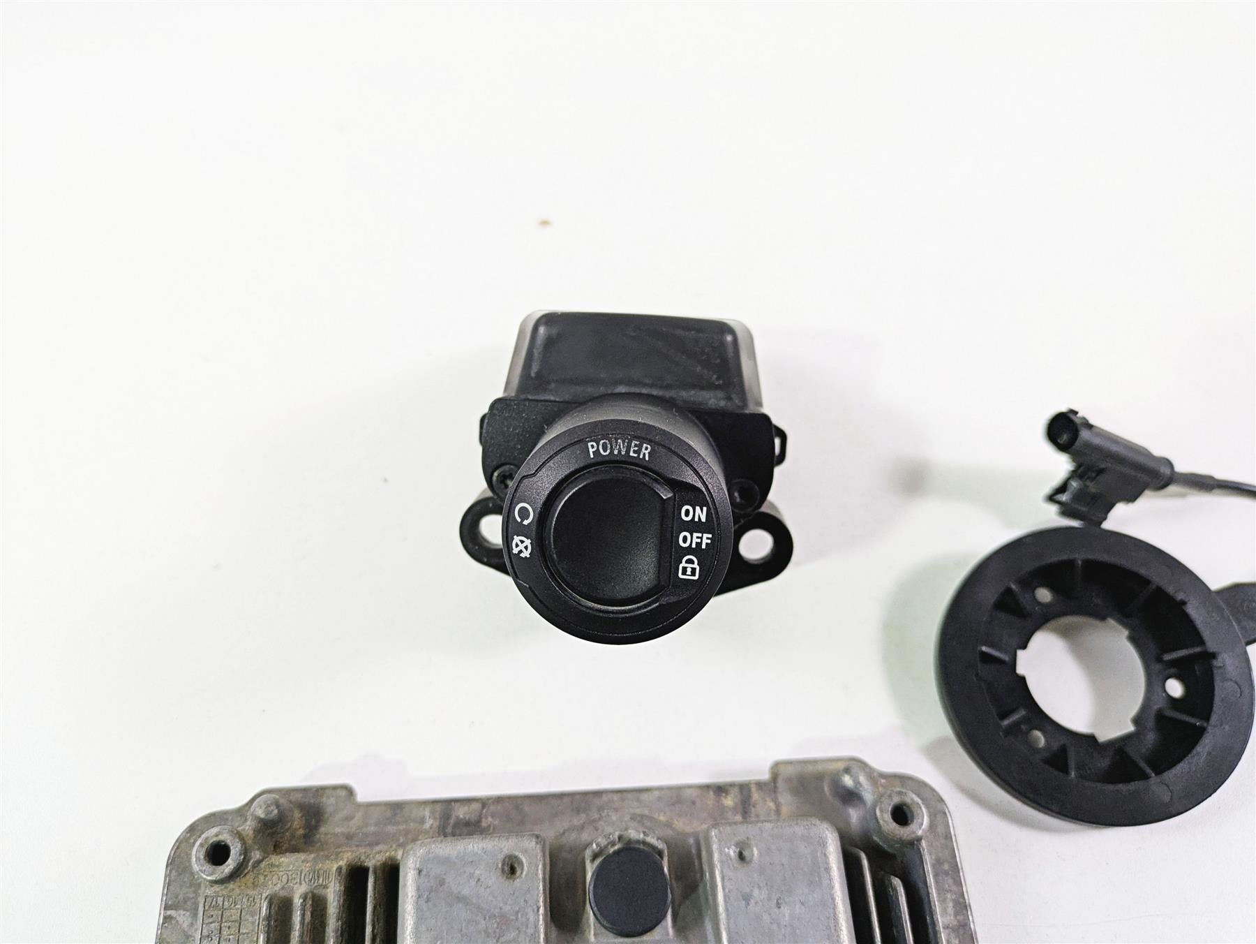 2017 BMW R1200 GS K50 Cdi Ecm Handsfree Ignition Switch Key Lock Set 13618392346 {{ shop.shopifyCountryName }} - Mototech271