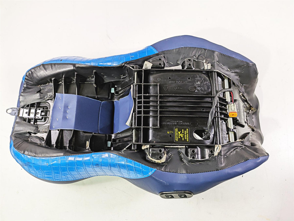 2011 Harley Touring FLHTCUSE CVO E-Glide Seat Blue Heated Alligator Skin 54112-11 {{ shop.shopifyCountryName }} - Mototech271