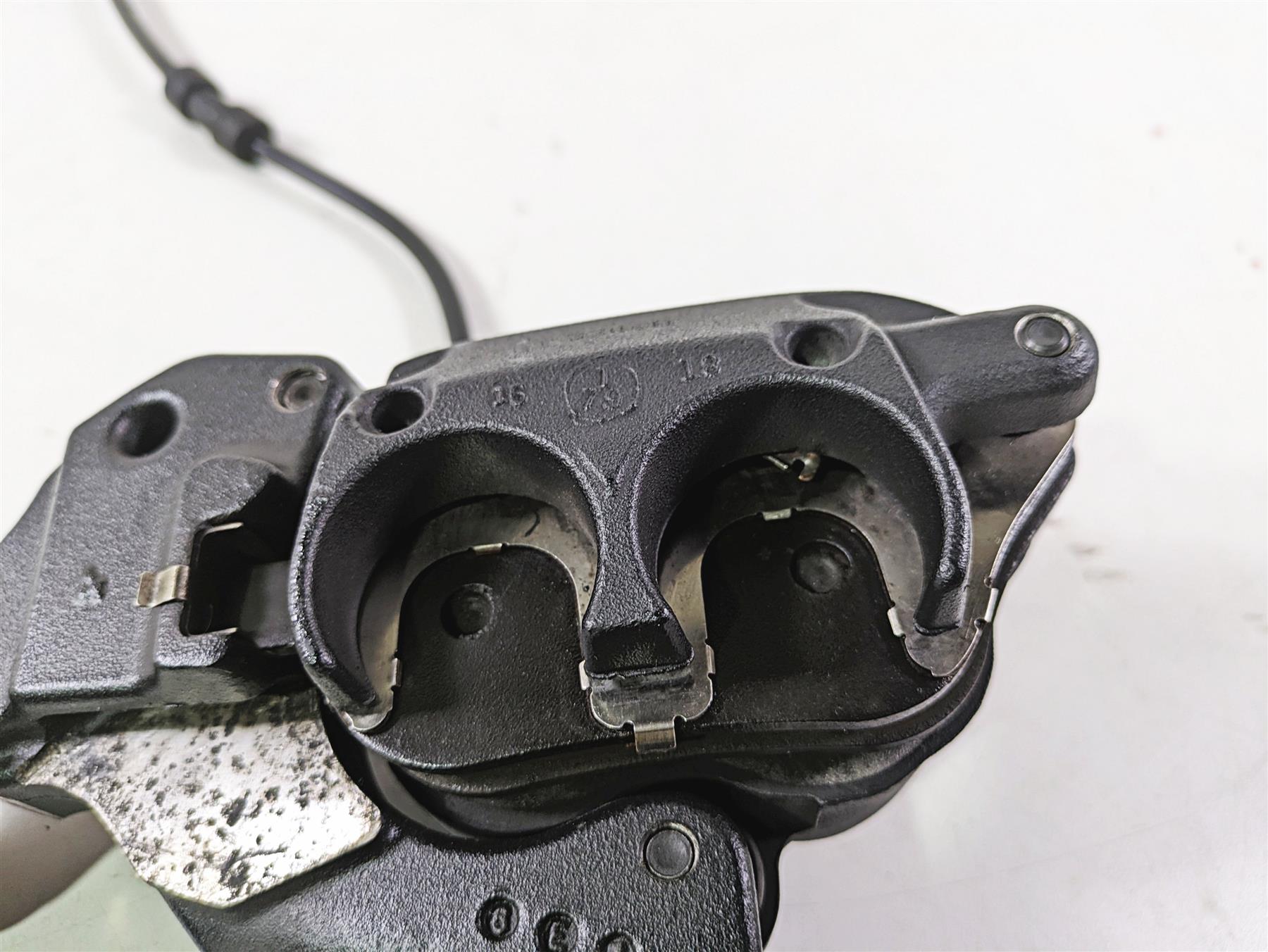 2017 Harley Dyna FXDB Street Bob Rear Brake Caliper & Bracket 40908-08 {{ shop.shopifyCountryName }} - Mototech271