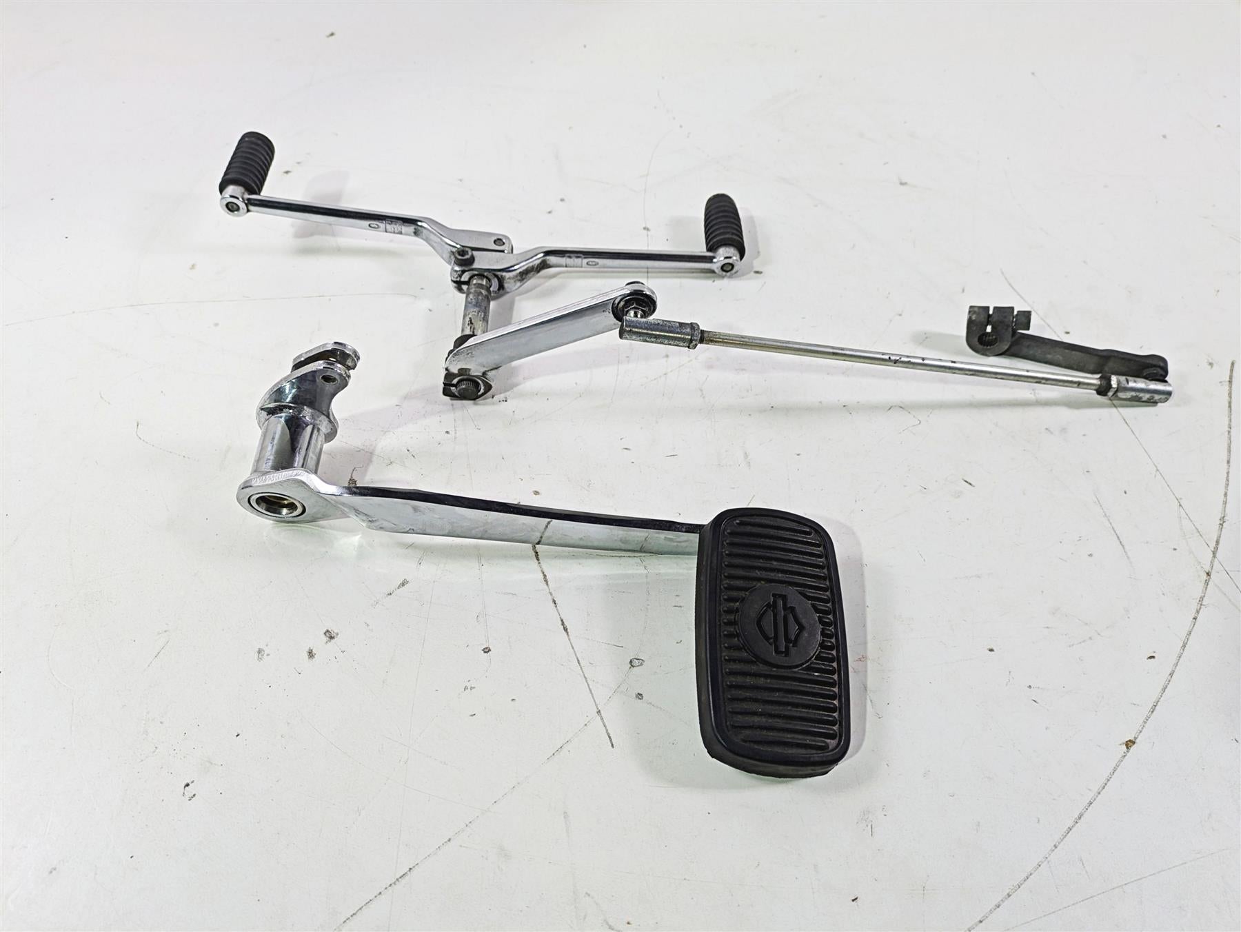 2008 Harley Touring FLHTP Electra Glide Gear Shift & Brake Lever Set 33895-82E {{ shop.shopifyCountryName }} - Mototech271