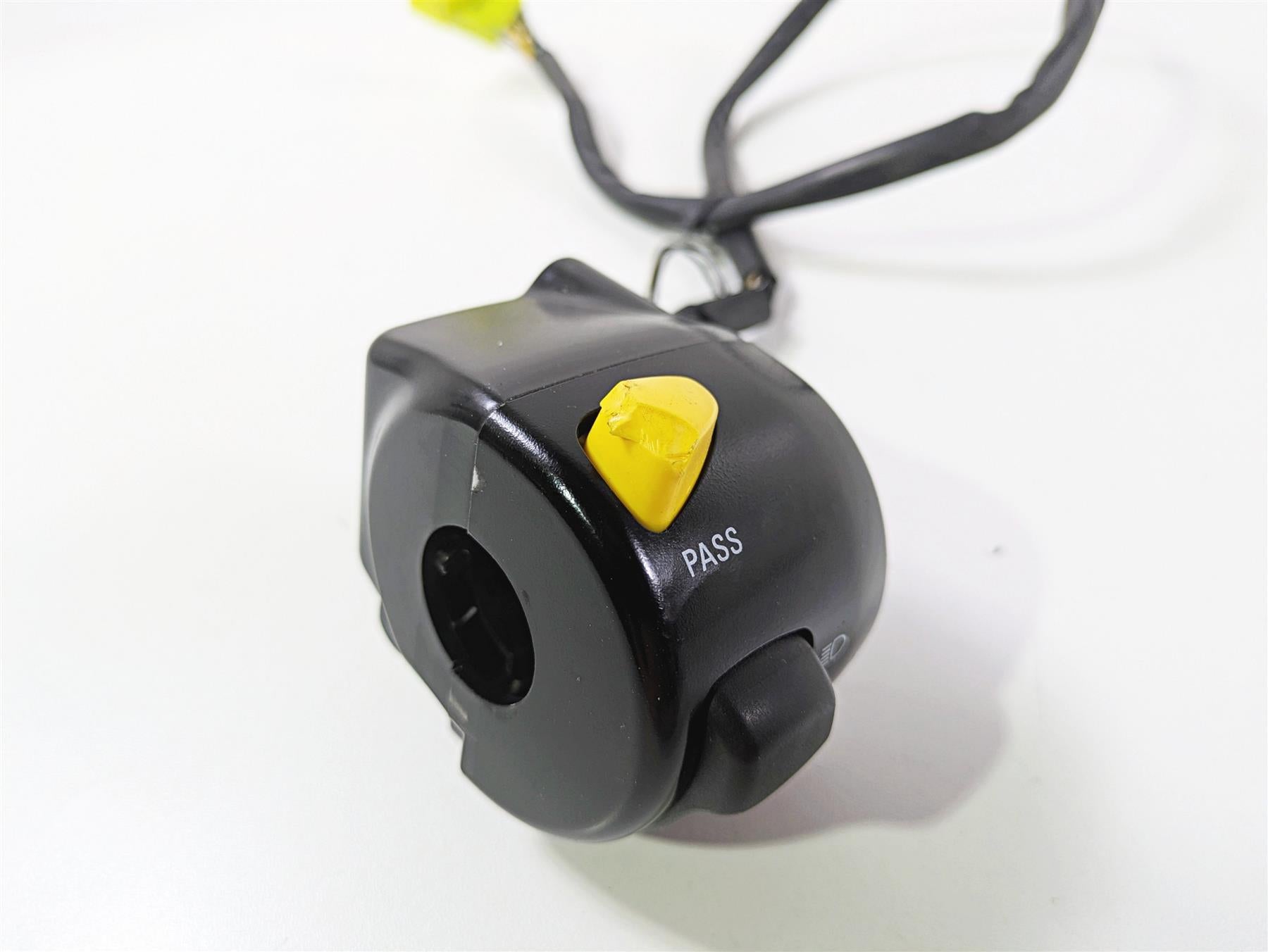 2019 Suzuki M109R VZR1800 Boulevard Left Hand Control Switch READ 37400-48GB0 {{ shop.shopifyCountryName }} - Mototech271