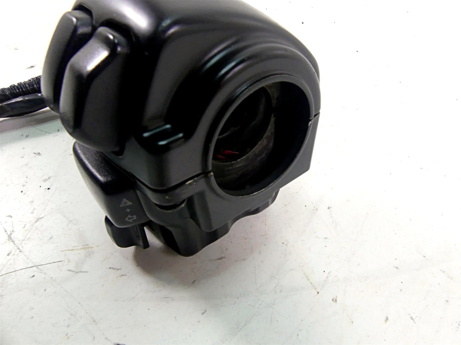 2010 Harley Touring FLHRC Road King Right Hand Control Switch 71684-06A 71683-06 {{ shop.shopifyCountryName }} - Mototech271
