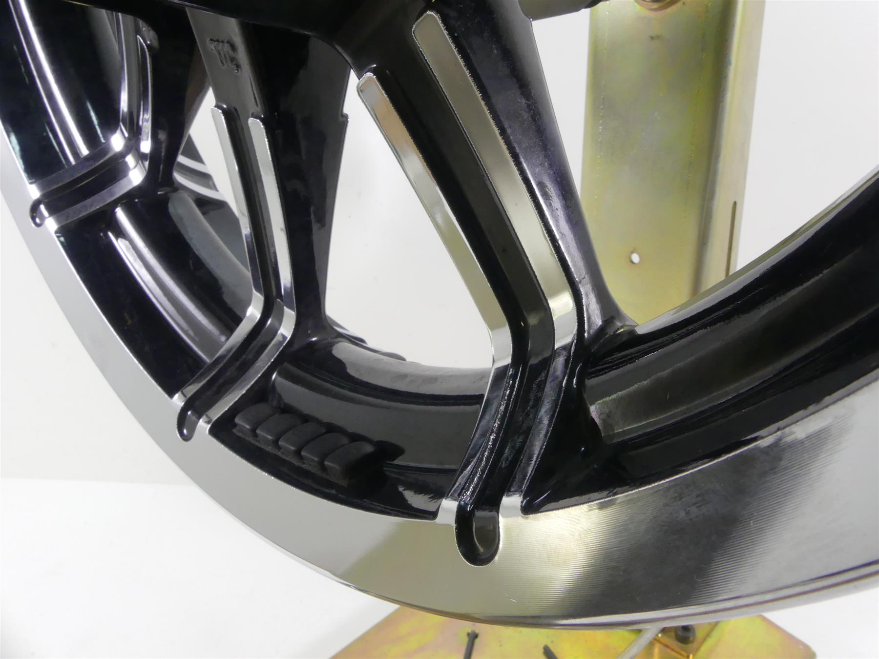 2017 Harley Touring FLHTKL Electra Glide Front Wheel Rim Impeller 17x3 43300386 {{ shop.shopifyCountryName }} - Mototech271