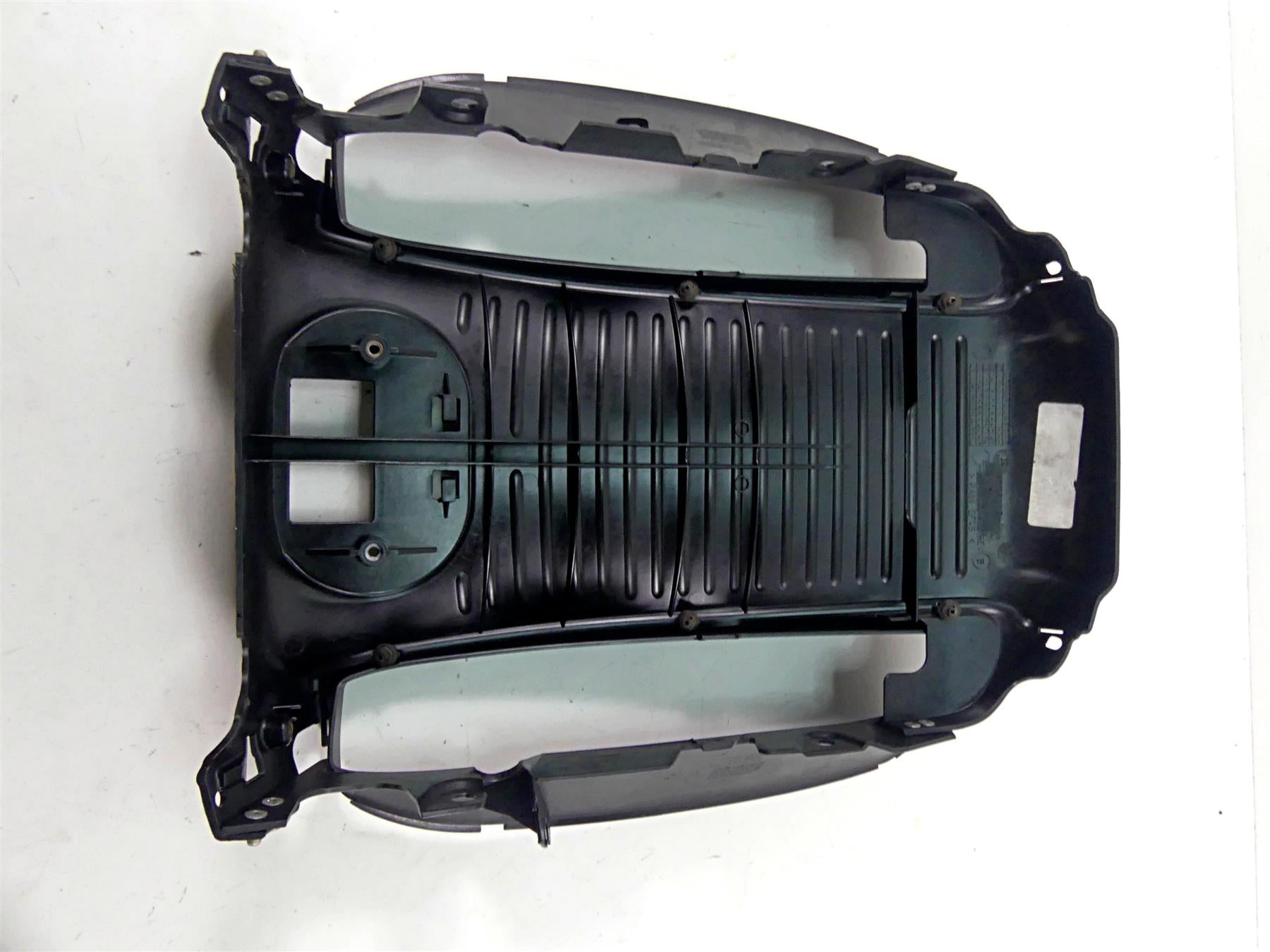 2015 Harley VRSCF Muscle V-Rod Radiator Center Cover Fairing 26826-09 {{ shop.shopifyCountryName }} - Mototech271