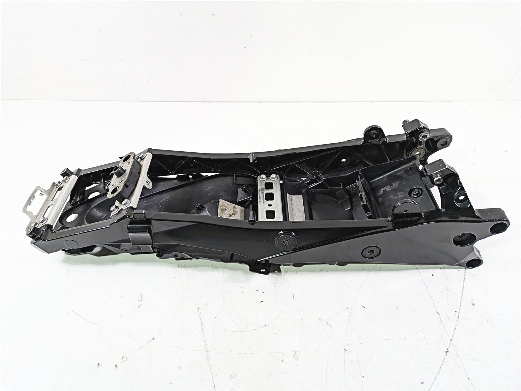 2016 Suzuki GSXR1000 Straight Subframe Inner Fender Set 41211-47H00 41221-47H00 {{ shop.shopifyCountryName }} - Mototech271