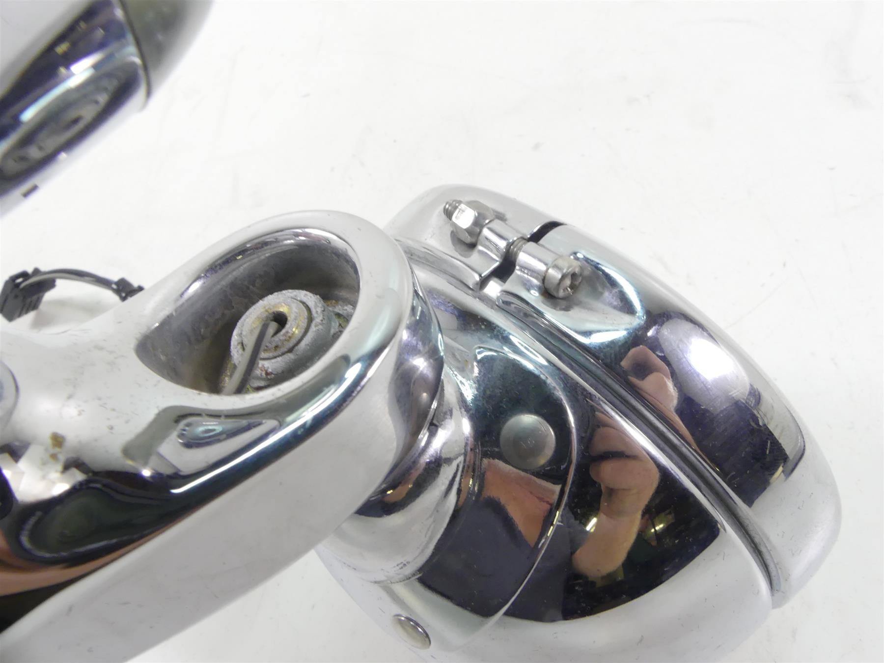 2007 Harley FLHTCU SE CVO Electra Glide Left Front Spot Light Blinker 69548-06 {{ shop.shopifyCountryName }} - Mototech271