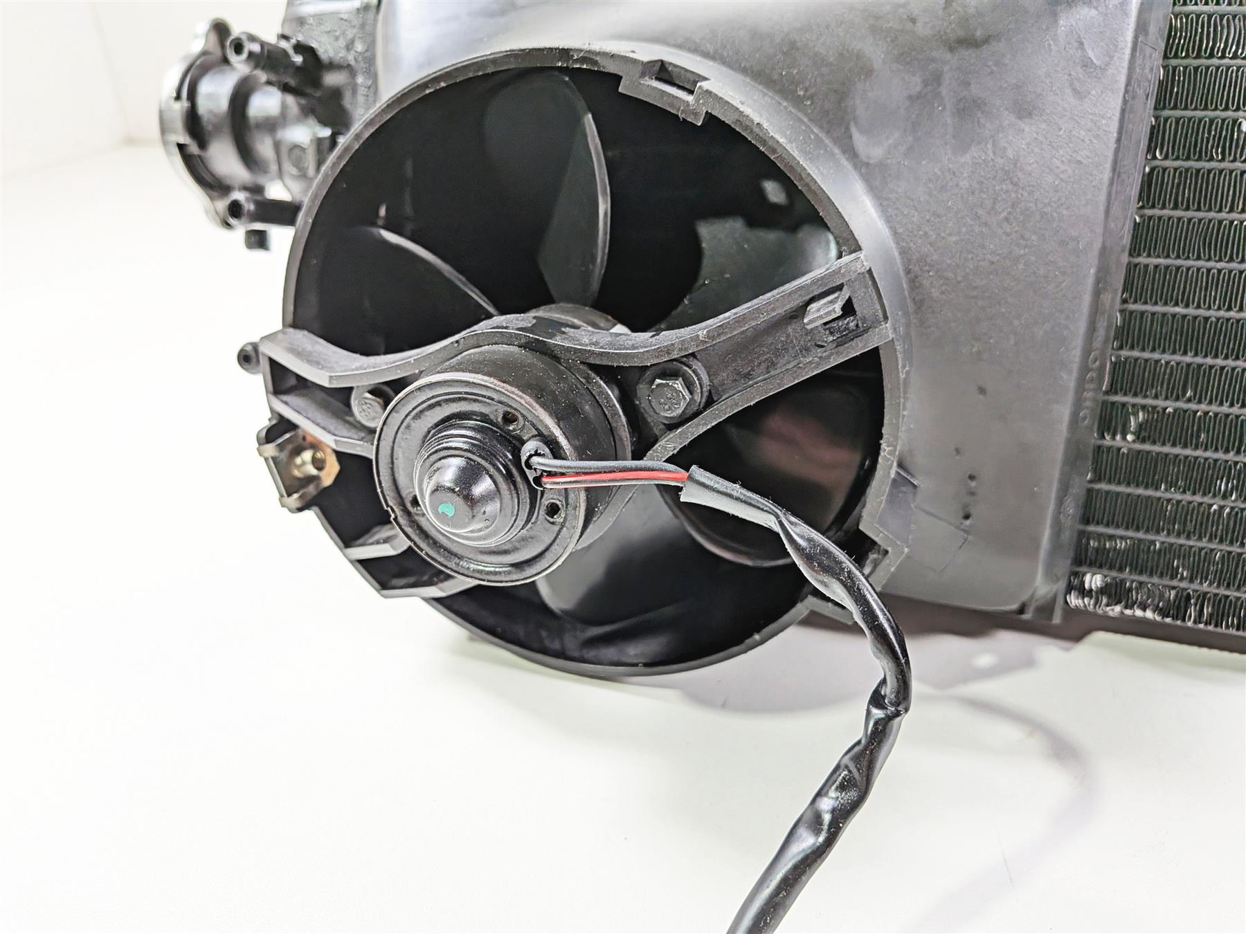 2002 BMW K1200LT 89V3 Left Right Radiator & Fans Set 17111464875 17111465160 {{ shop.shopifyCountryName }} - Mototech271