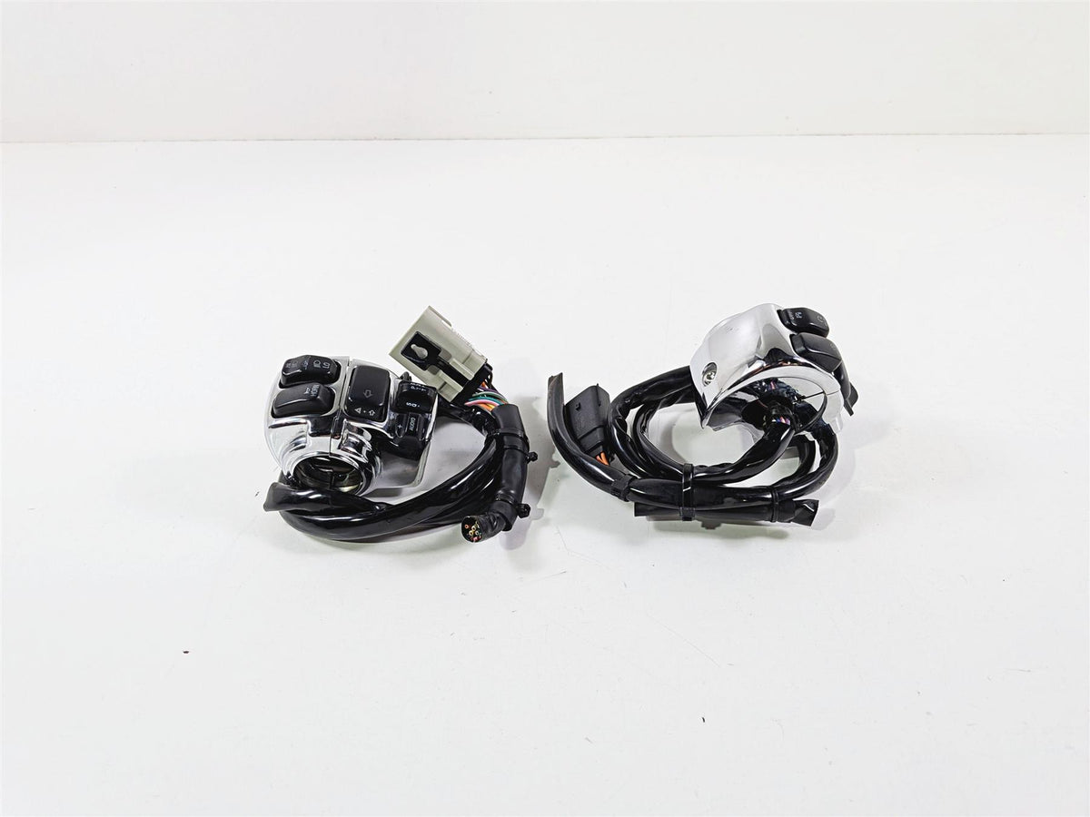 2011 Harley Touring FLHTCU CVO Electra Glide Left Right Control Switch 71682-06A-Mototech271