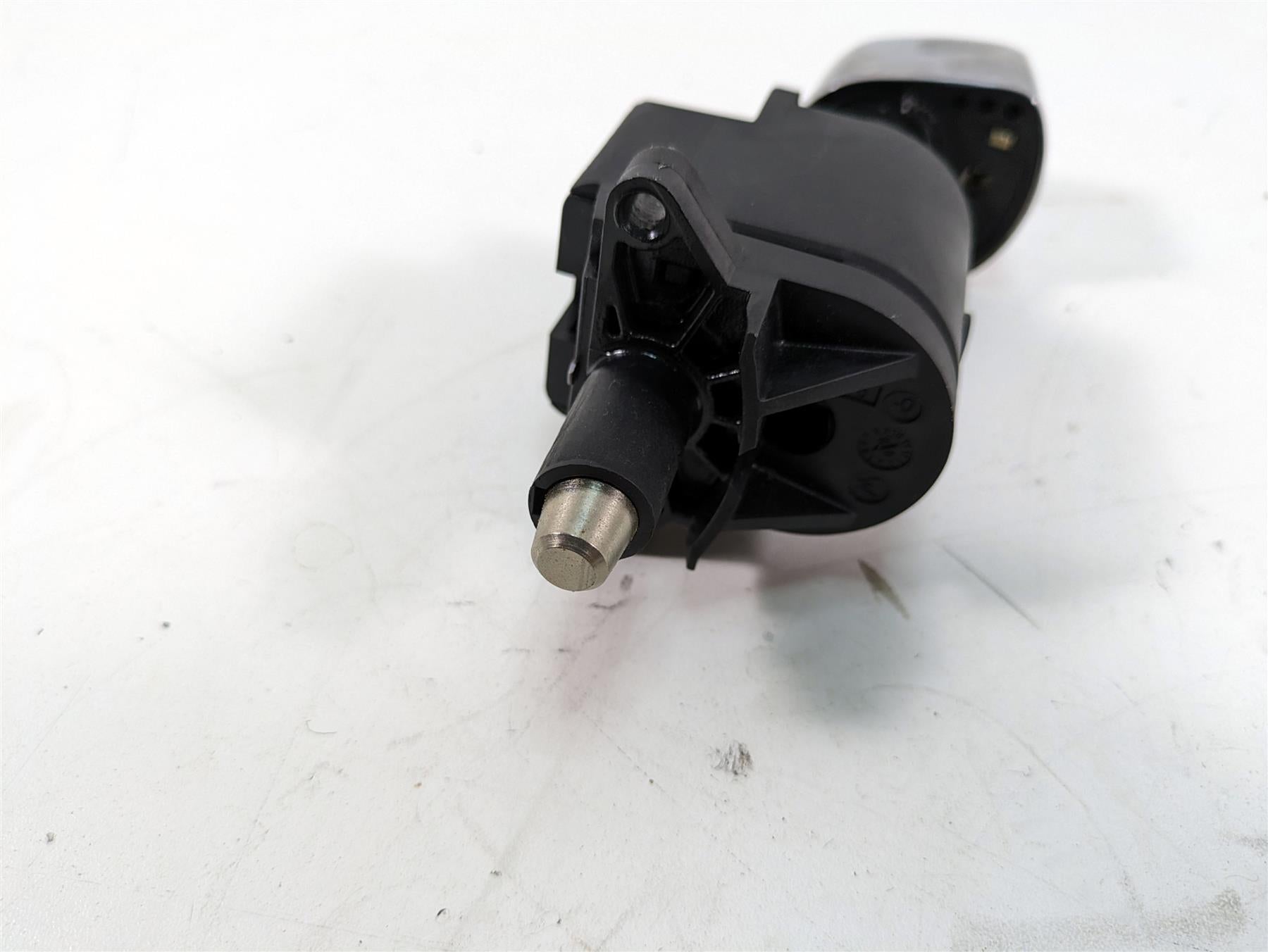 2006 Harley Touring FLHTCUI Electra Glide Ignition Switch Key Lock Set 71572-06 {{ shop.shopifyCountryName }} - Mototech271