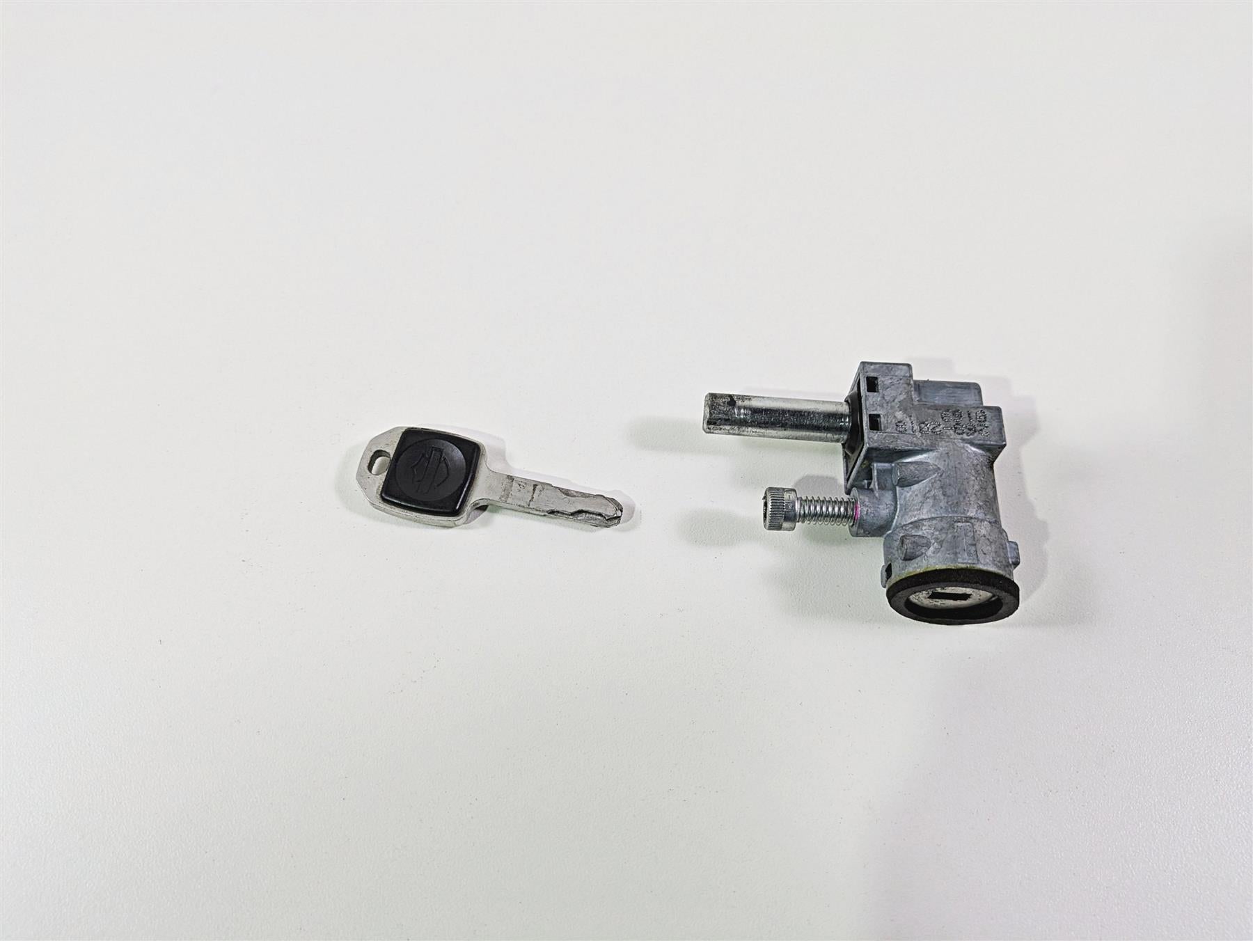 2019 Harley Softail FXDR 114 Steering Fork Lock & Key Set 45600049 {{ shop.shopifyCountryName }} - Mototech271