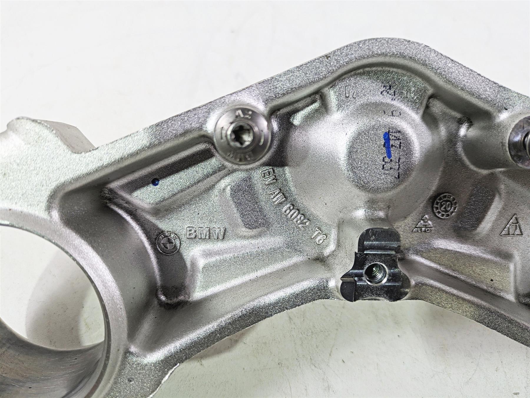 2021 BMW R1250GS K51 Adv Lower Triple Tree Steering Clamp 31429443337 {{ shop.shopifyCountryName }} - Mototech271
