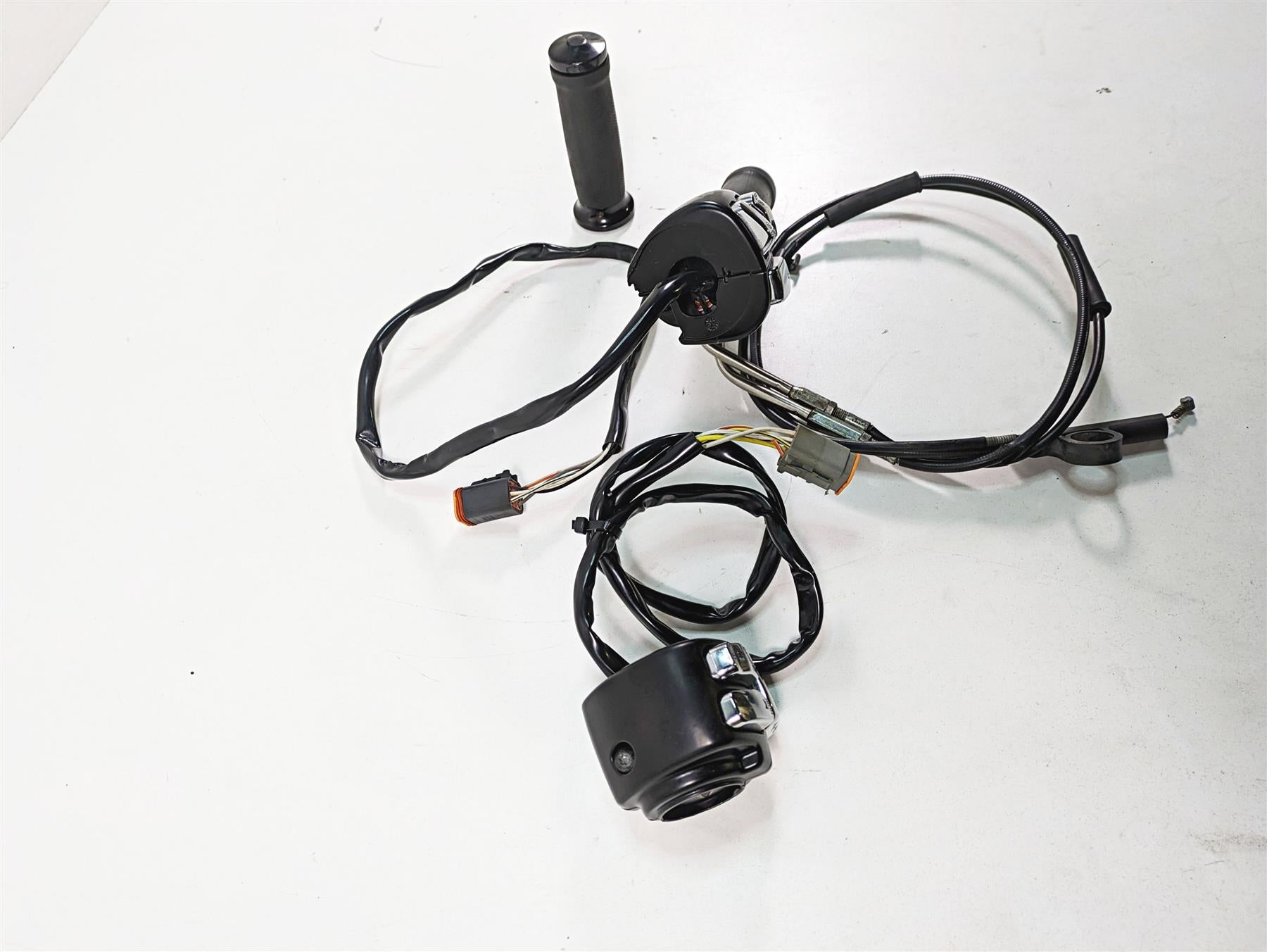 2006 Harley Sportster XL1200 Hand Control Switch + Chrome Button Set 71597-96B {{ shop.shopifyCountryName }} - Mototech271