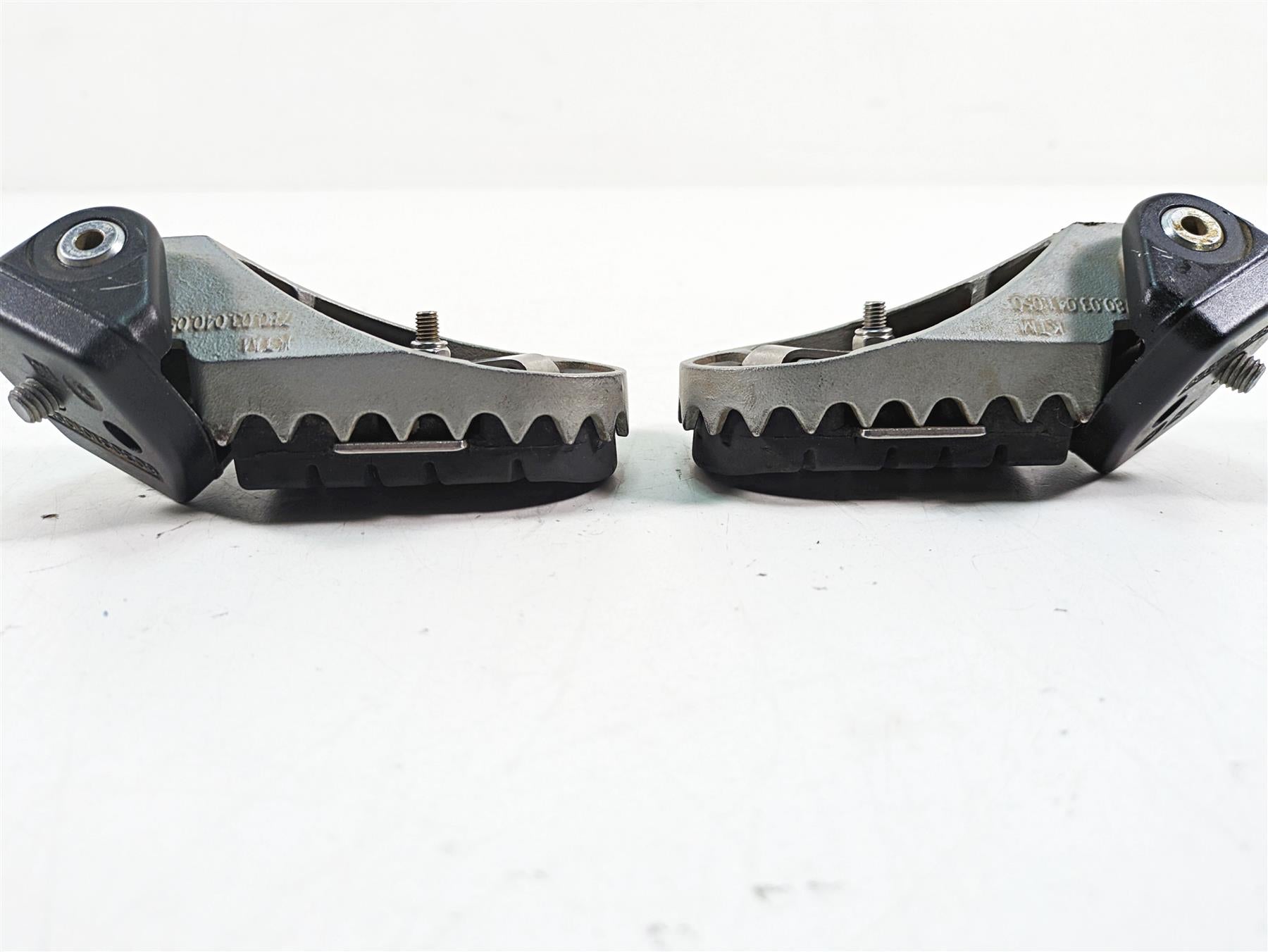 2020 KTM 1290 Super Adventure R Front Rider Driver Footpeg Set 60003040133 {{ shop.shopifyCountryName }} - Mototech271