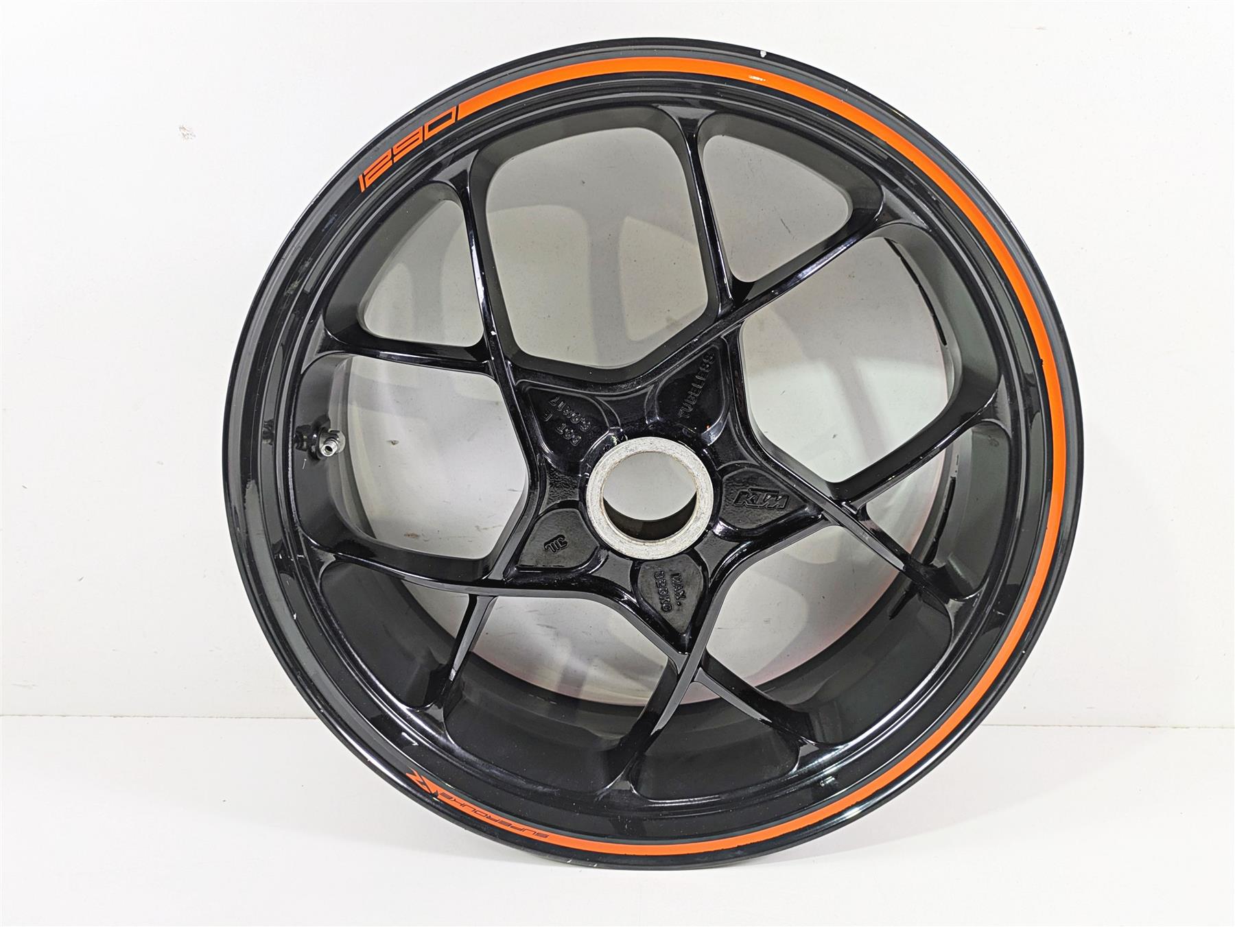 2018 KTM 1290 Super Duke R Straight 17x6 Rear Wheel Rim 6141010100030 {{ shop.shopifyCountryName }} - Mototech271