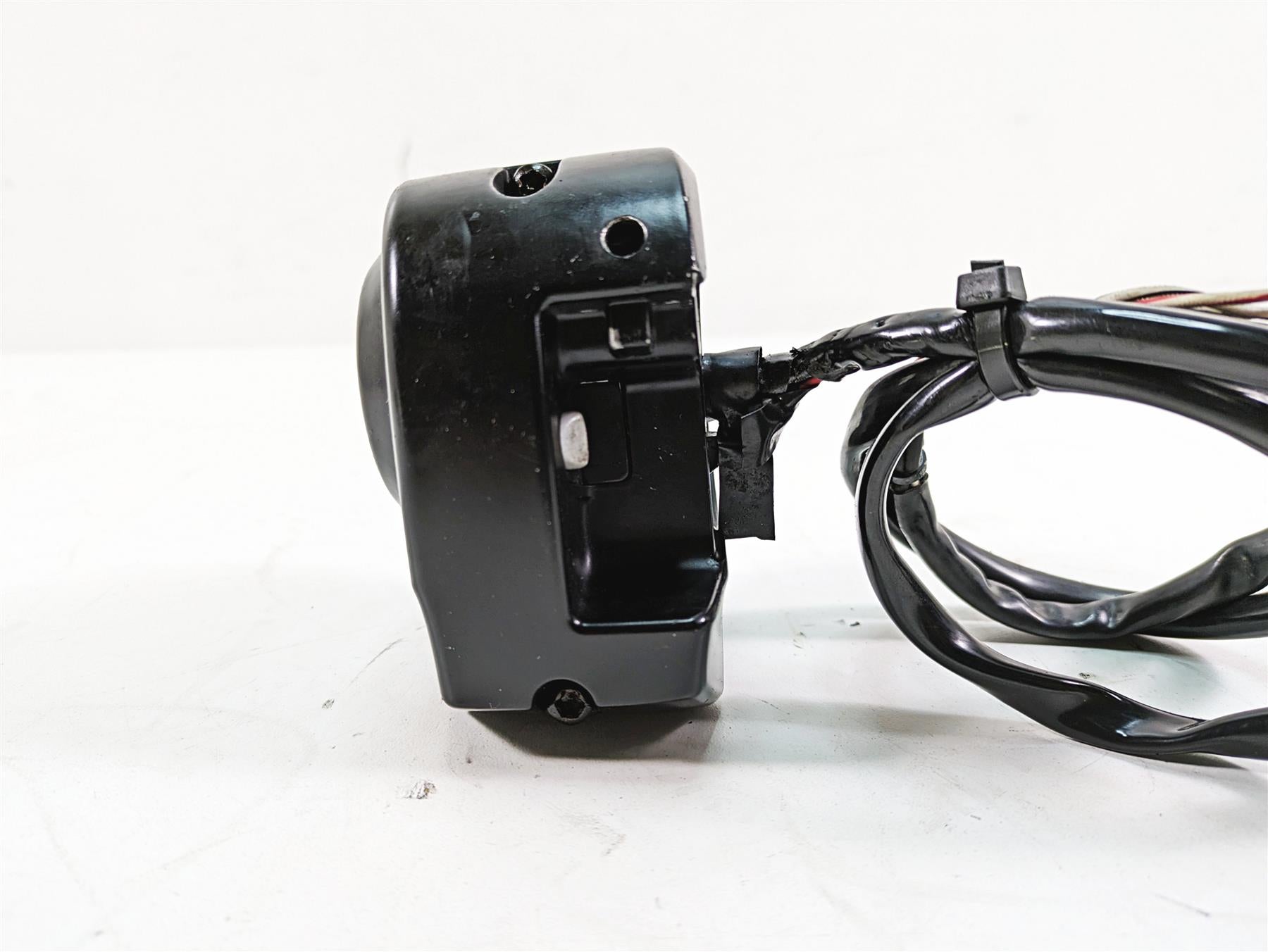 2018 Harley Touring FLHXSE CVO Street Glide Right Hand Control Switch 71500083C {{ shop.shopifyCountryName }} - Mototech271