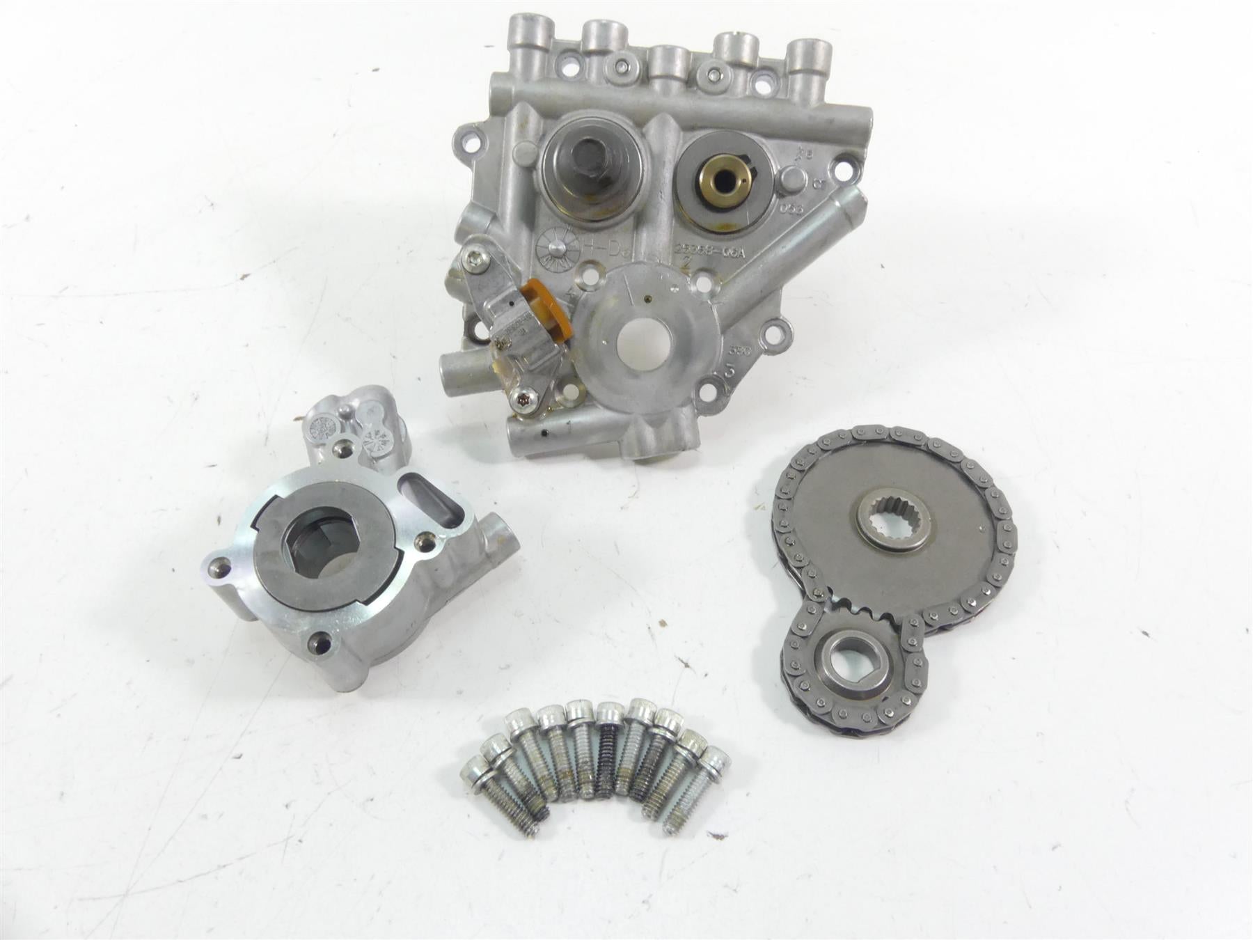 2015 Harley FXDF Dyna Fat Bob Camshaft Cam Shaft Plate Oil Pump Set 25358-06A {{ shop.shopifyCountryName }} - Mototech271