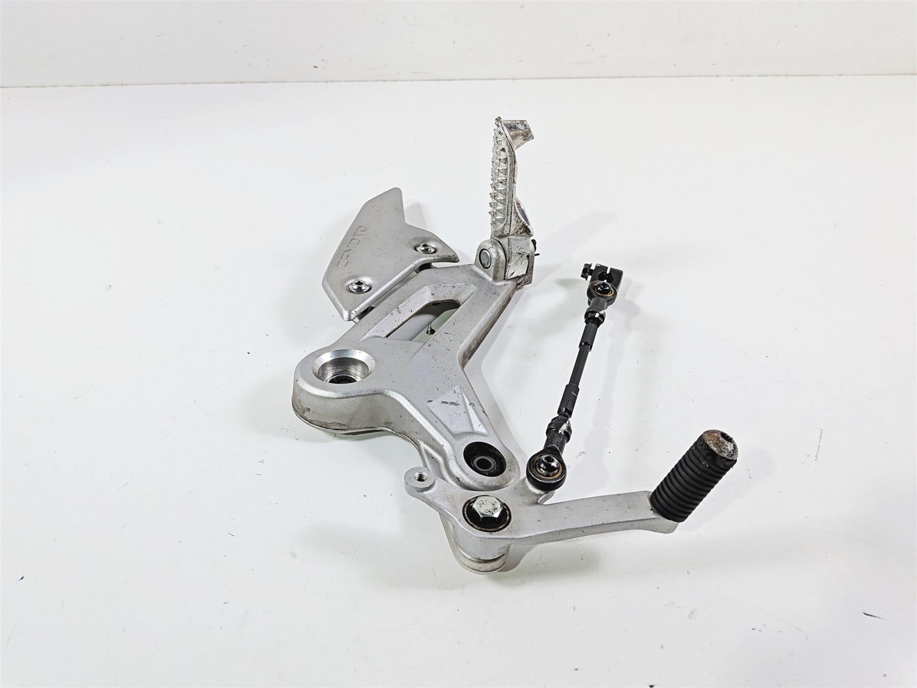 2025 CFMoto 450 SS Left Footpeg & Shifter Set 6AQV-142600-1001 6AQV-141030-1000 {{ shop.shopifyCountryName }} - Mototech271