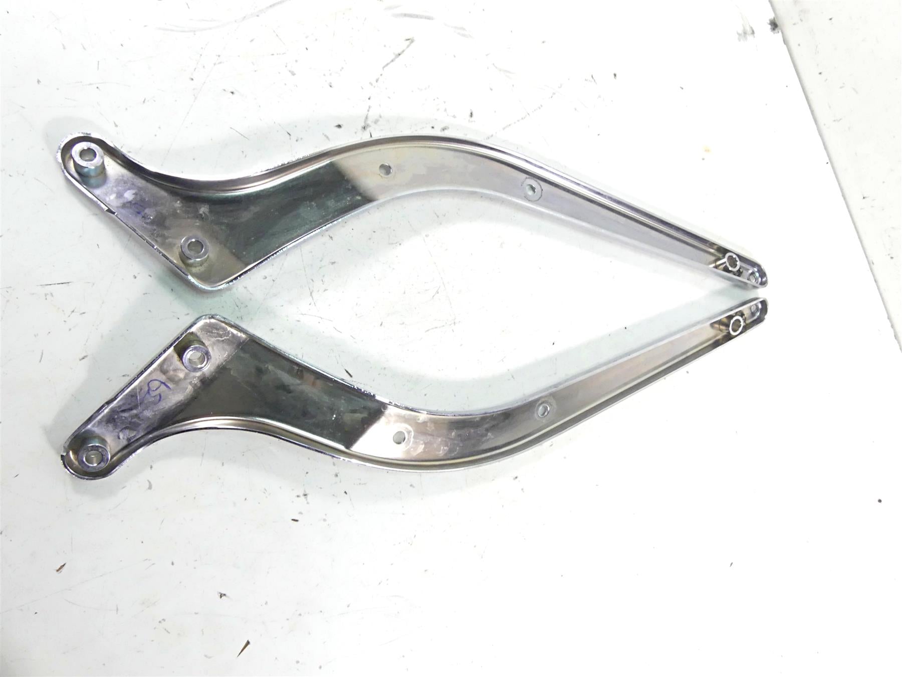 2006 Harley Softail FXSTSI Springer Rear Frame Fender Chrome Braces 60146-06A {{ shop.shopifyCountryName }} - Mototech271