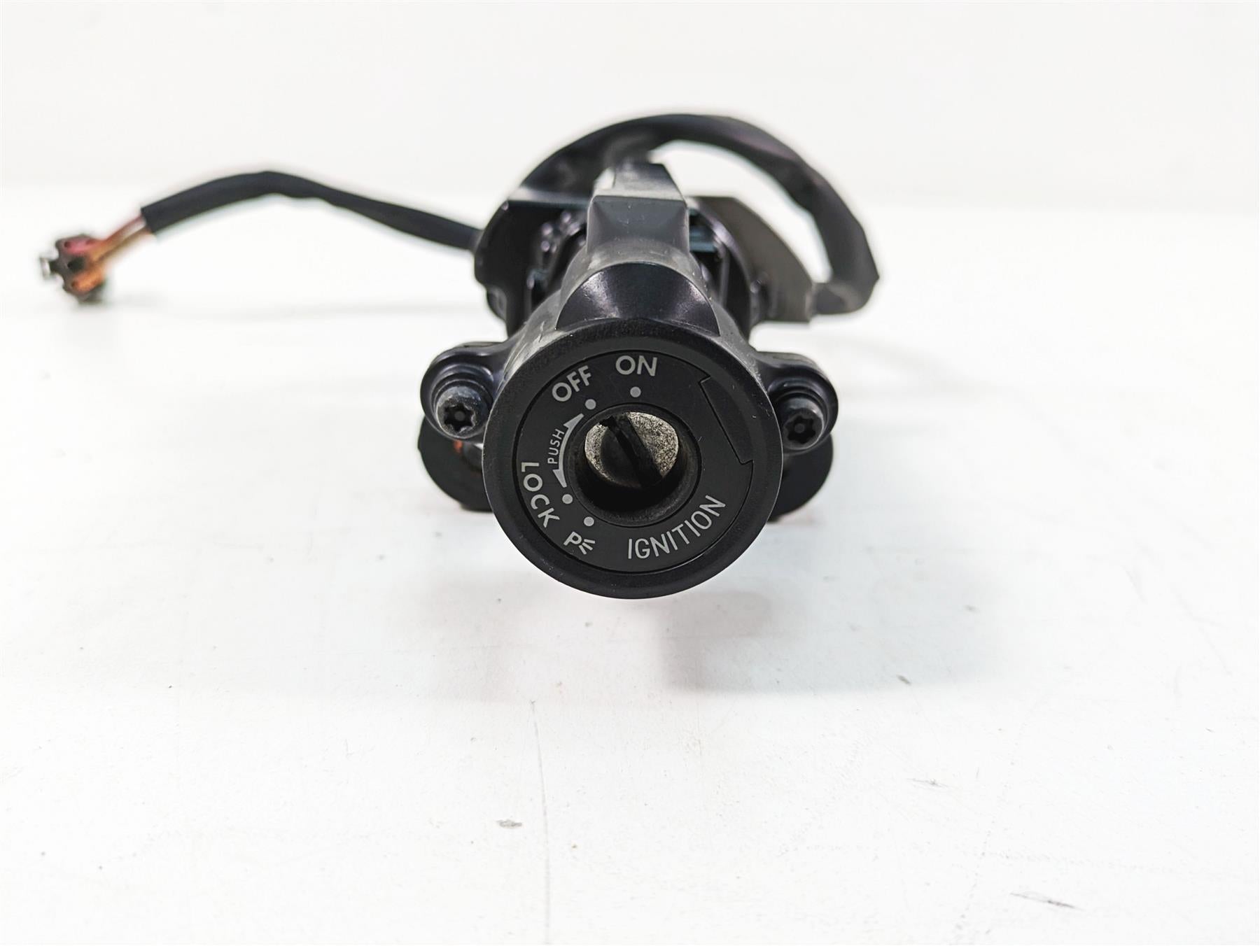 2009 Suzuki GSXR750 K9 Ignition Switch Key Lock Set 37101-40820 37101-40822 {{ shop.shopifyCountryName }} - Mototech271
