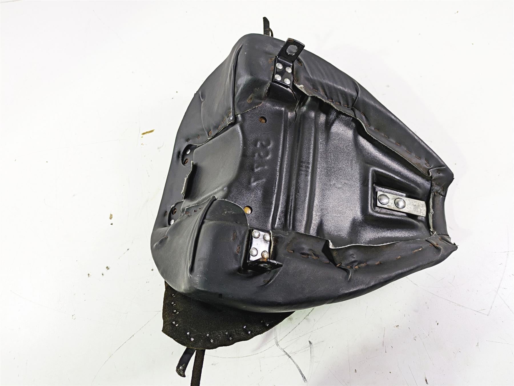 1992 Harley FLSTC Softail Heritage Front Rider Seat Saddle - Read 52236-86E {{ shop.shopifyCountryName }} - Mototech271