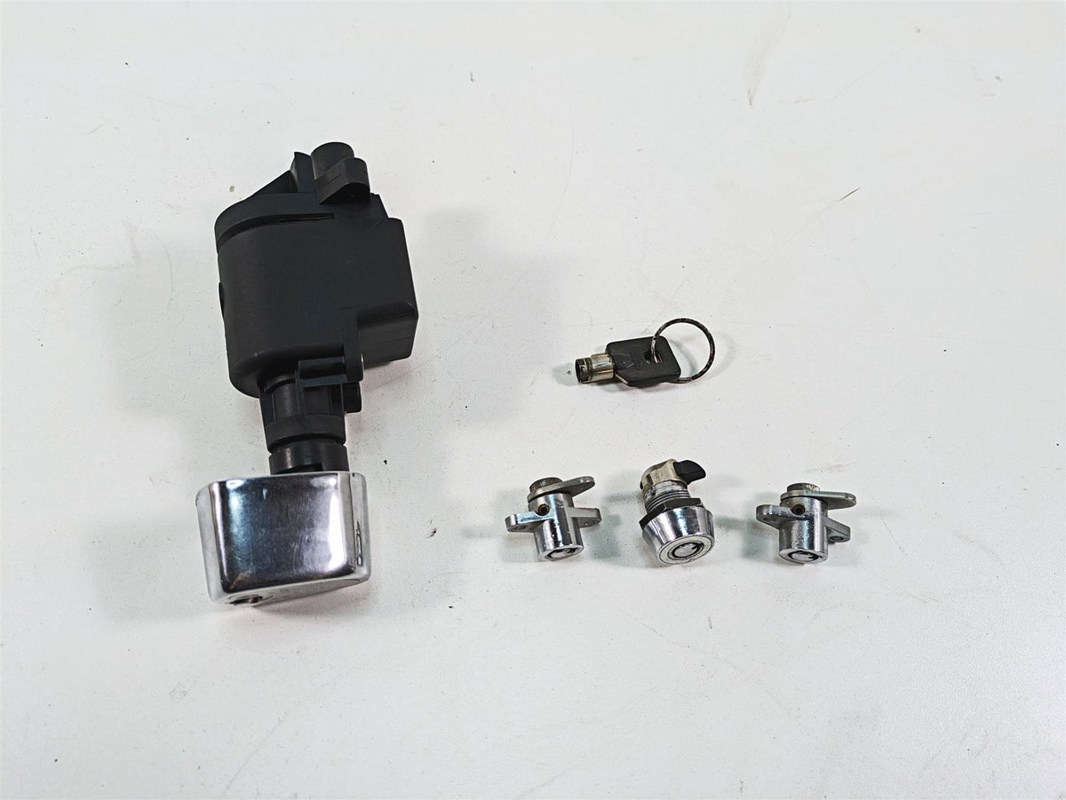 2006 Harley Touring FLHXI Street Glide Ignition Switch Key Lock Set 71572-06 {{ shop.shopifyCountryName }} - Mototech271