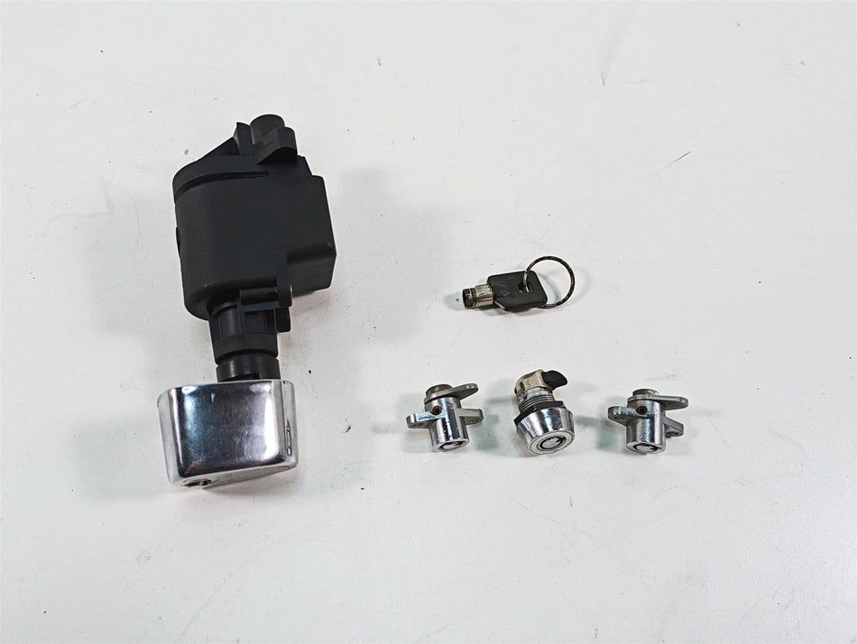 2006 Harley Touring FLHXI Street Glide Ignition Switch Key Lock Set 71572-06 {{ shop.shopifyCountryName }} - Mototech271