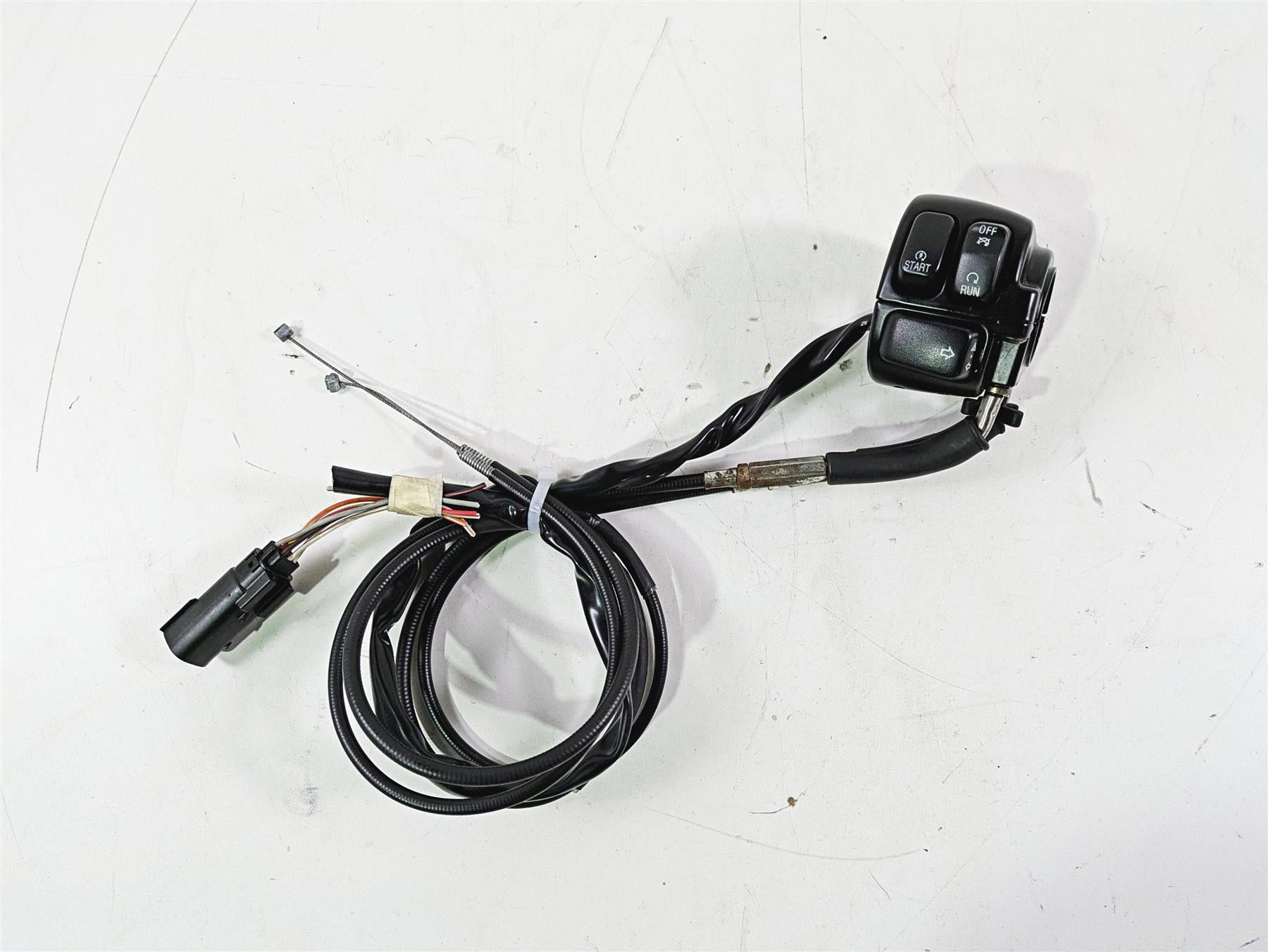 2010 Harley VRSCF Muscle Rod Right Hand Control Switch READ 71684-06A 71683-06A {{ shop.shopifyCountryName }} - Mototech271