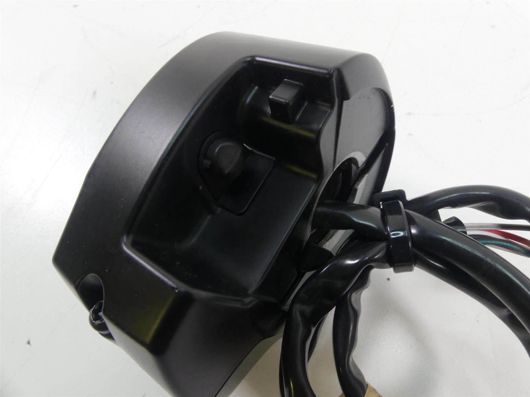 2014 Harley Touring FLHTK Electra Glide Right Hand Control Switch 71500129C {{ shop.shopifyCountryName }} - Mototech271