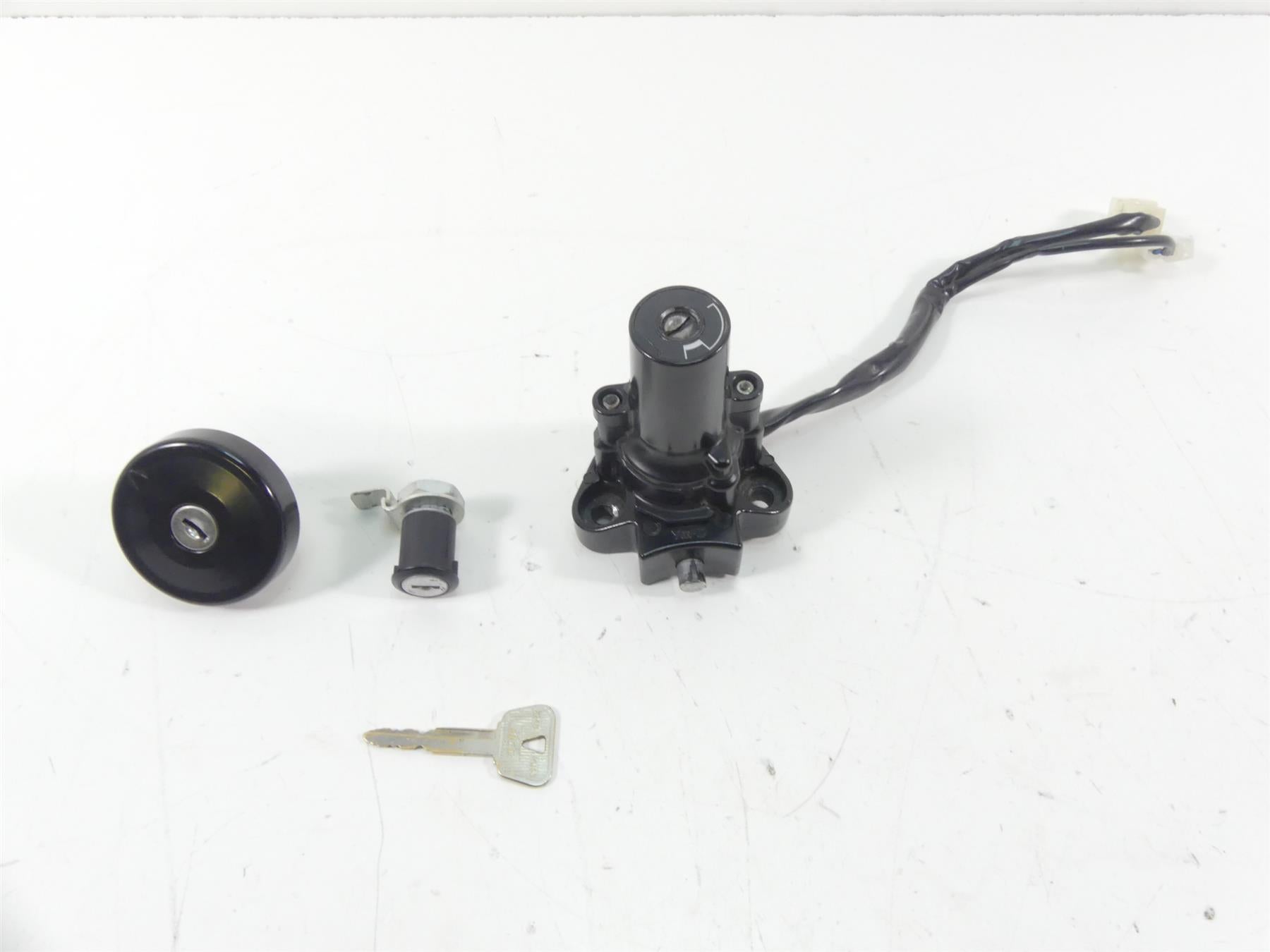 2013 Yamaha VMX17 V-Max 1700 Ignition Switch Key Lock Cap Set 2S3-82501-00-00 | Mototech271