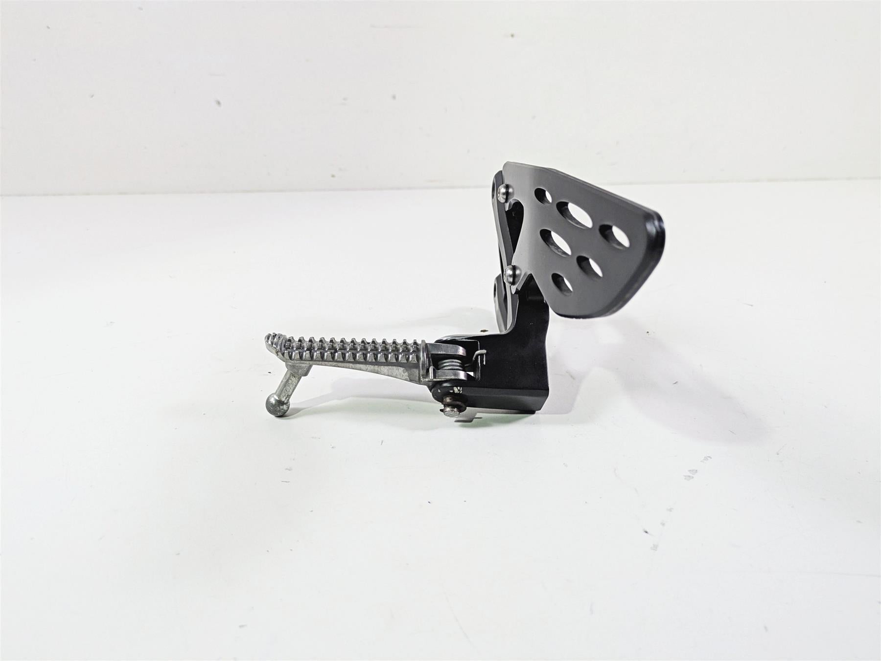 2014 Yamaha YZFR1 R1 RN22 Front Left Footpeg Foot Peg 14B-27442-10-00 {{ shop.shopifyCountryName }} - Mototech271