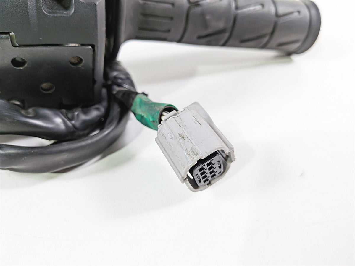 2022 Kawasaki ZX10R ZX1000 Ninja Right Hand Start Control Switch 46091-0585 {{ shop.shopifyCountryName }} - Mototech271