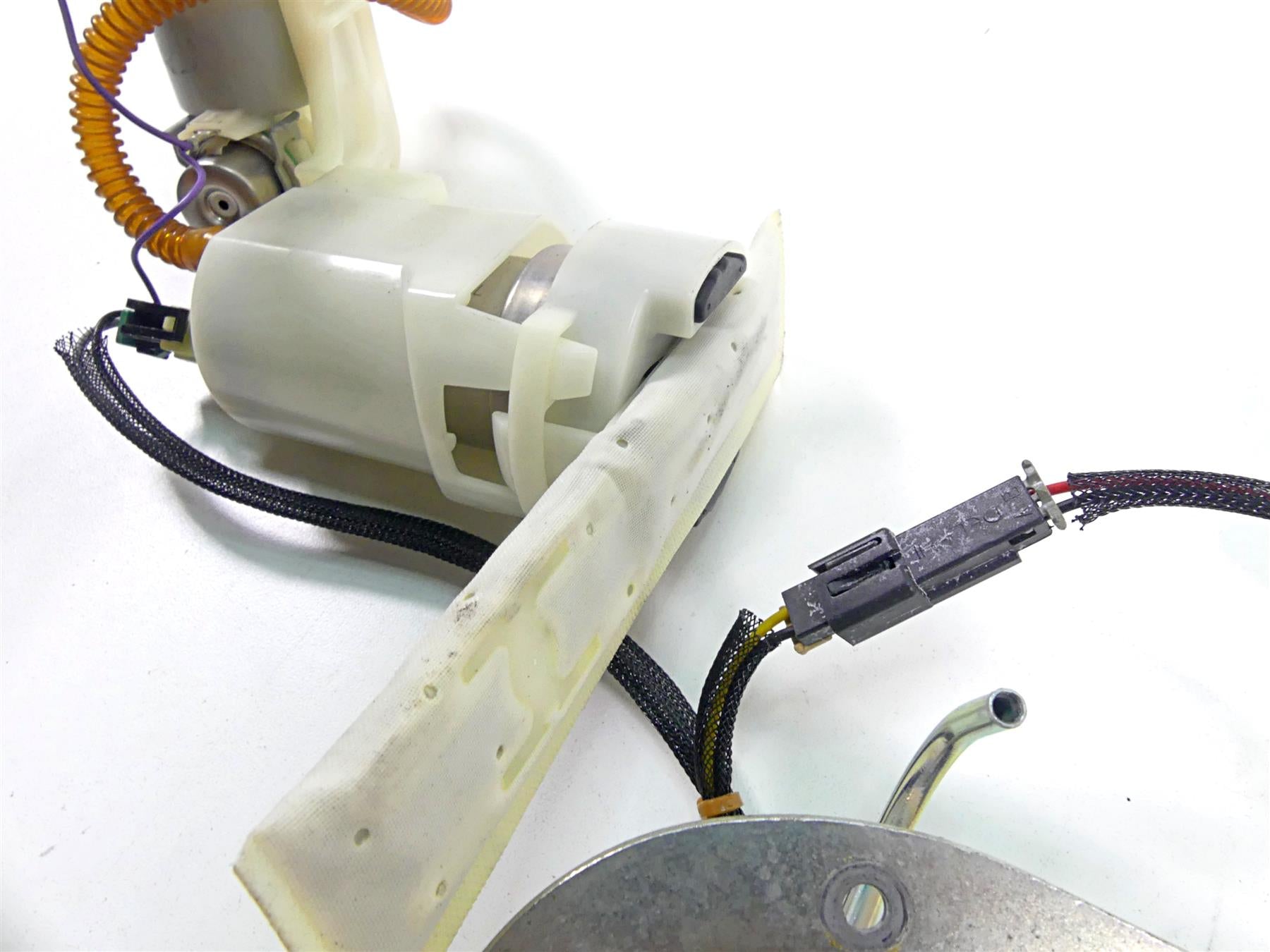 2014 Harley FXDL Dyna Low Rider Fuel Gas Petrol Pump & Sending Unit 75246-04A {{ shop.shopifyCountryName }} - Mototech271