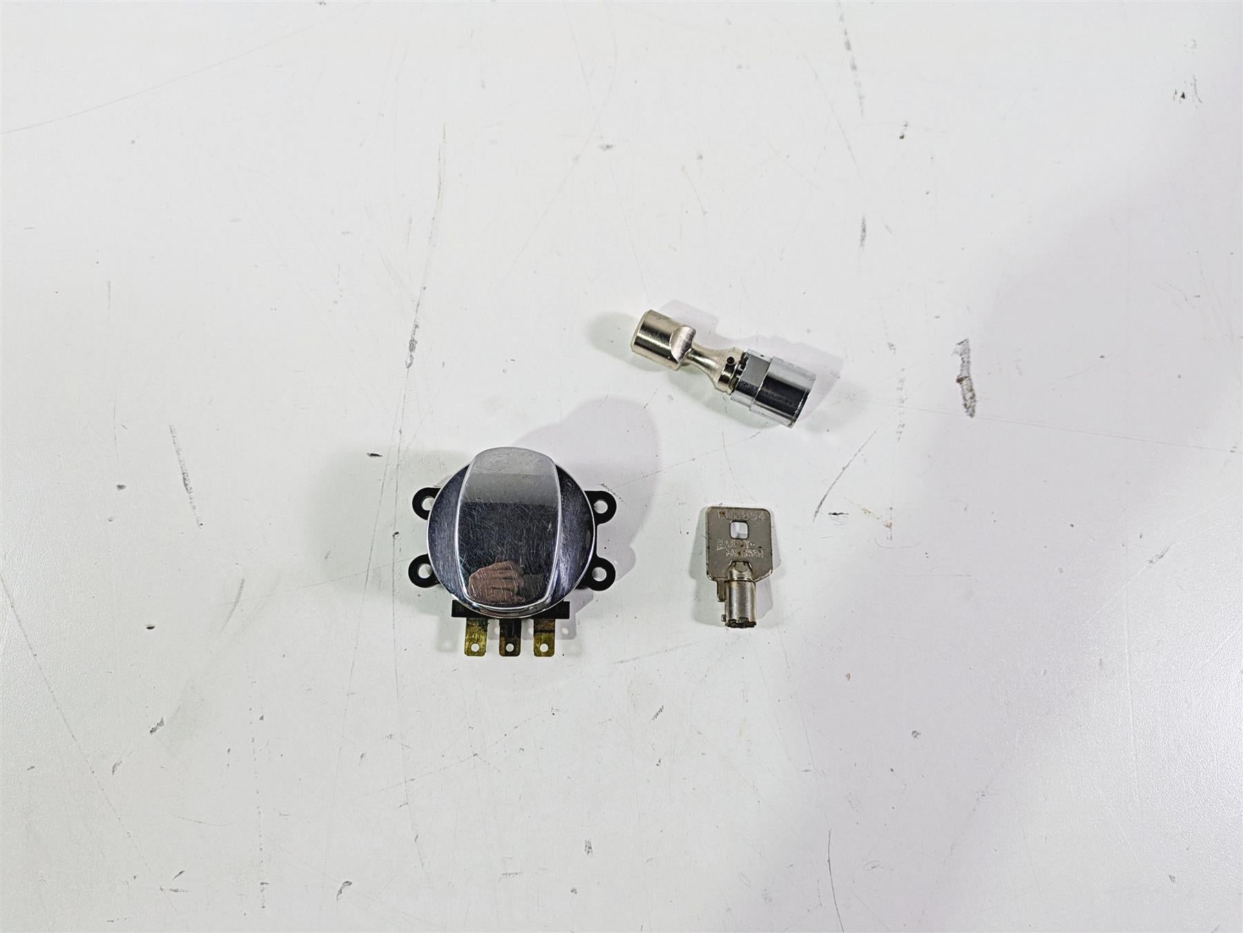 2004 Harley FLSTCI Softail Heritage Ignition Switch Steering Key Lock 71450-04 {{ shop.shopifyCountryName }} - Mototech271