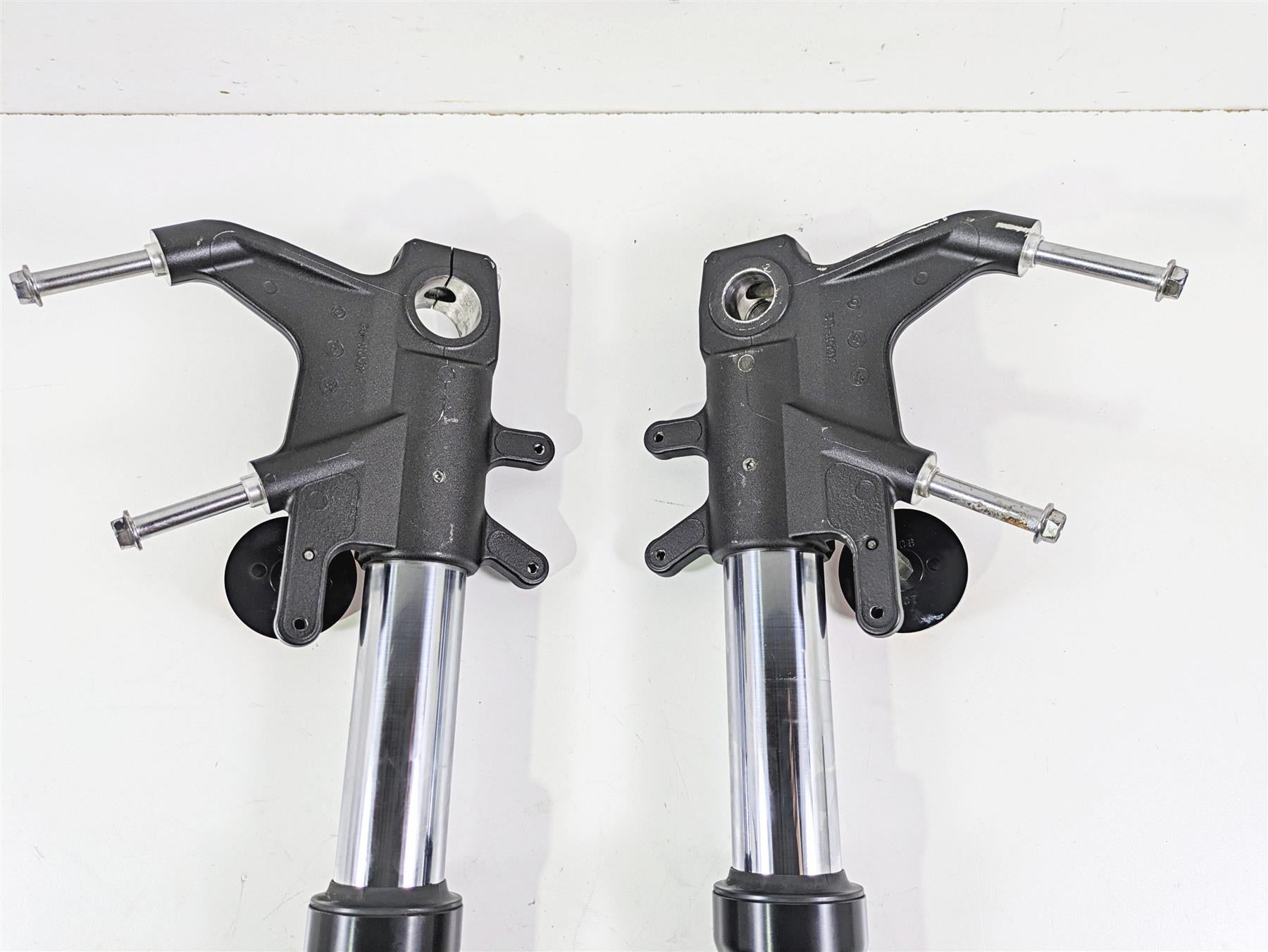 2019 Suzuki M109R VZR1800 Boulevard Front Forks Leg Set 51103-48G30 51103-48G31 {{ shop.shopifyCountryName }} - Mototech271
