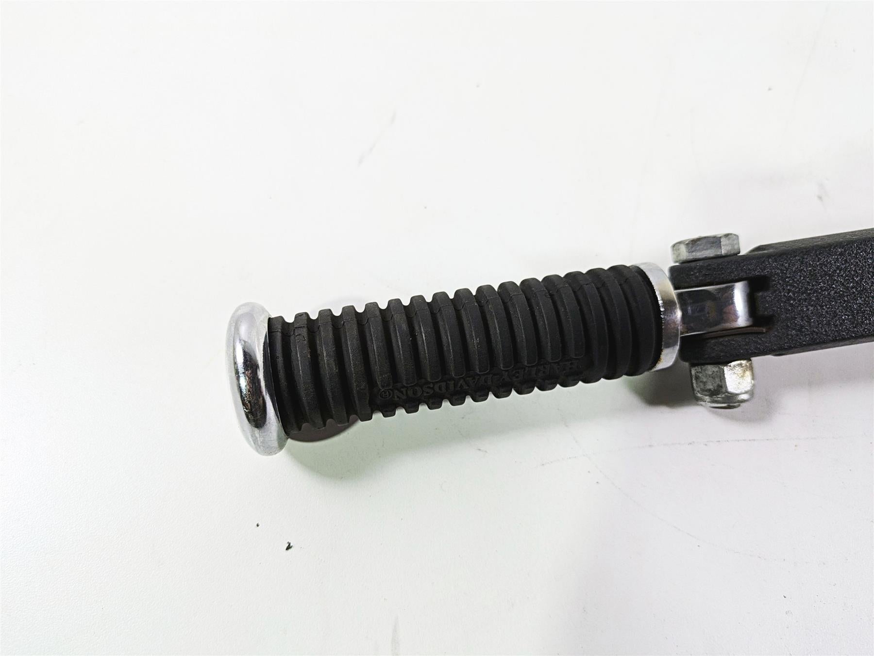 2017 Harley Dyna FXDB Street Bob Rear Passenger Footpeg & Mount Set 33032-99 {{ shop.shopifyCountryName }} - Mototech271