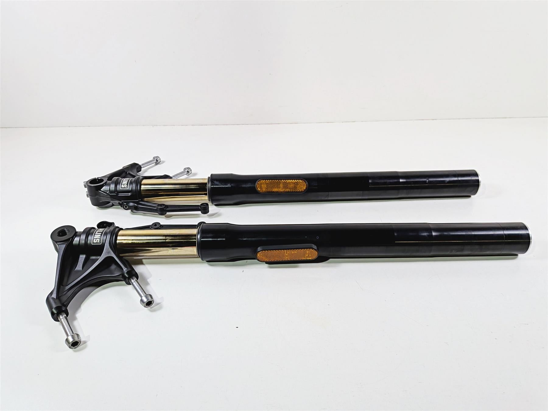 2019 Triumph Speed Triple RS 1050 Black Ohlins Front Fork Legs T2044034 T2044036 {{ shop.shopifyCountryName }} - Mototech271