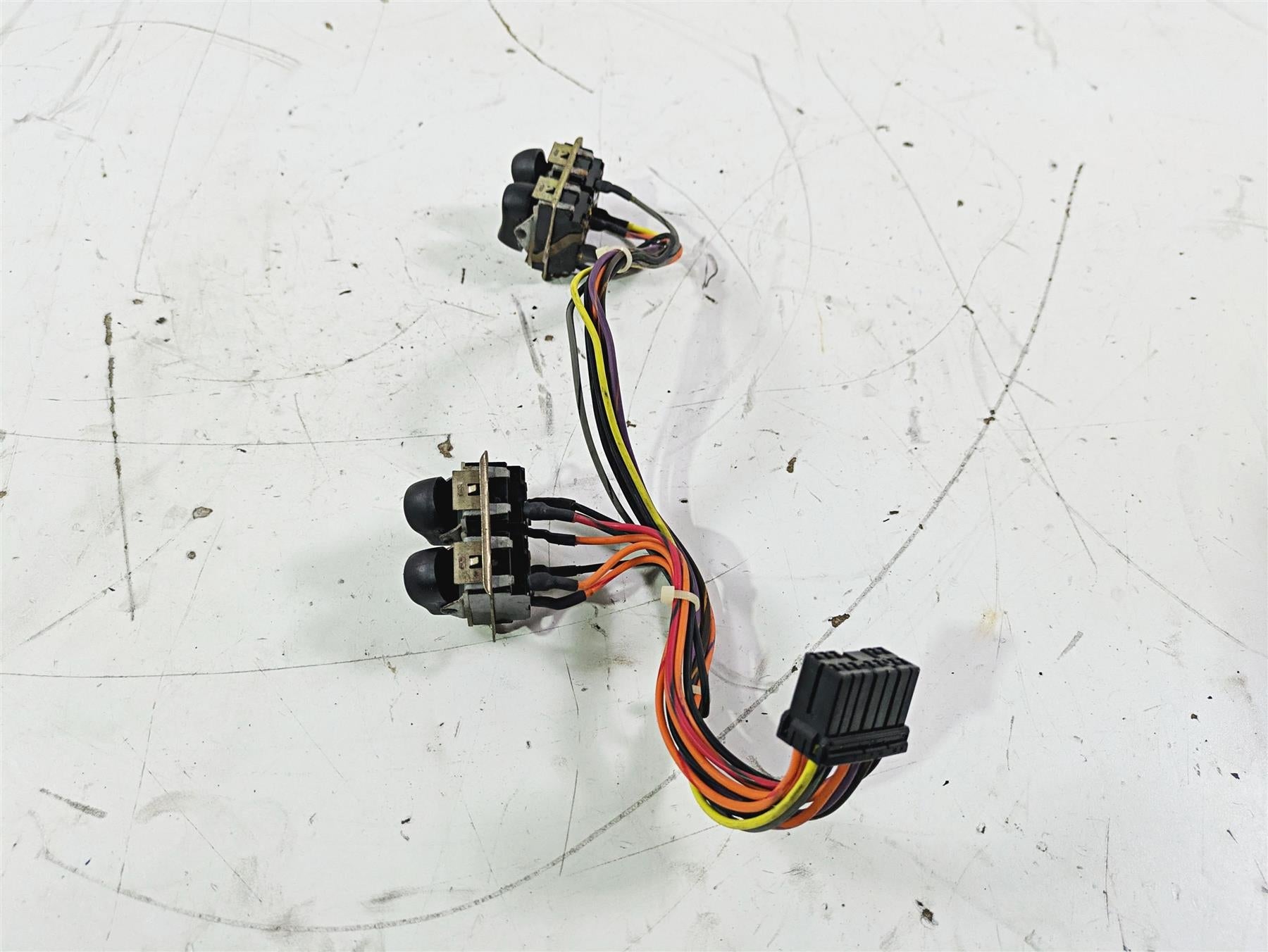 2003 Harley Touring FLHTCUI E-Glide 100th Auxiliary Switch Set 70271-98 {{ shop.shopifyCountryName }} - Mototech271