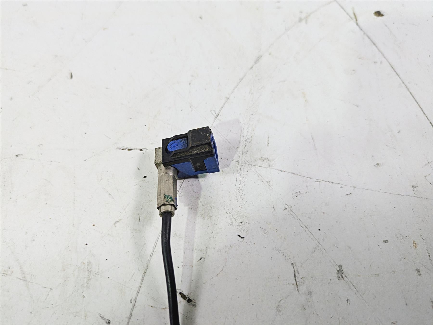 2007 Harley Touring FLHTCU SE CVO E-Glide Gps Antenna 76000222 {{ shop.shopifyCountryName }} - Mototech271