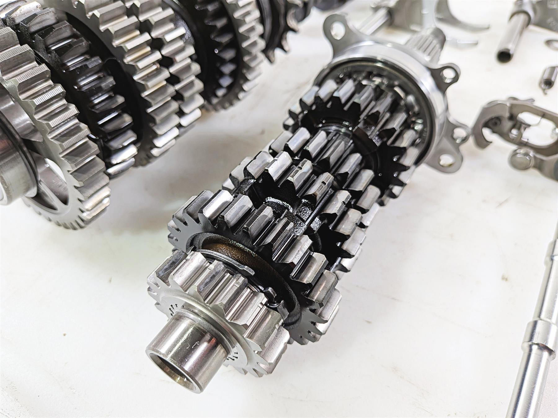 2016 Yamaha YZF R1 RN32 Transmission Gear Pack Shift Fork Drum 2CR-17402-00-00 {{ shop.shopifyCountryName }} - Mototech271
