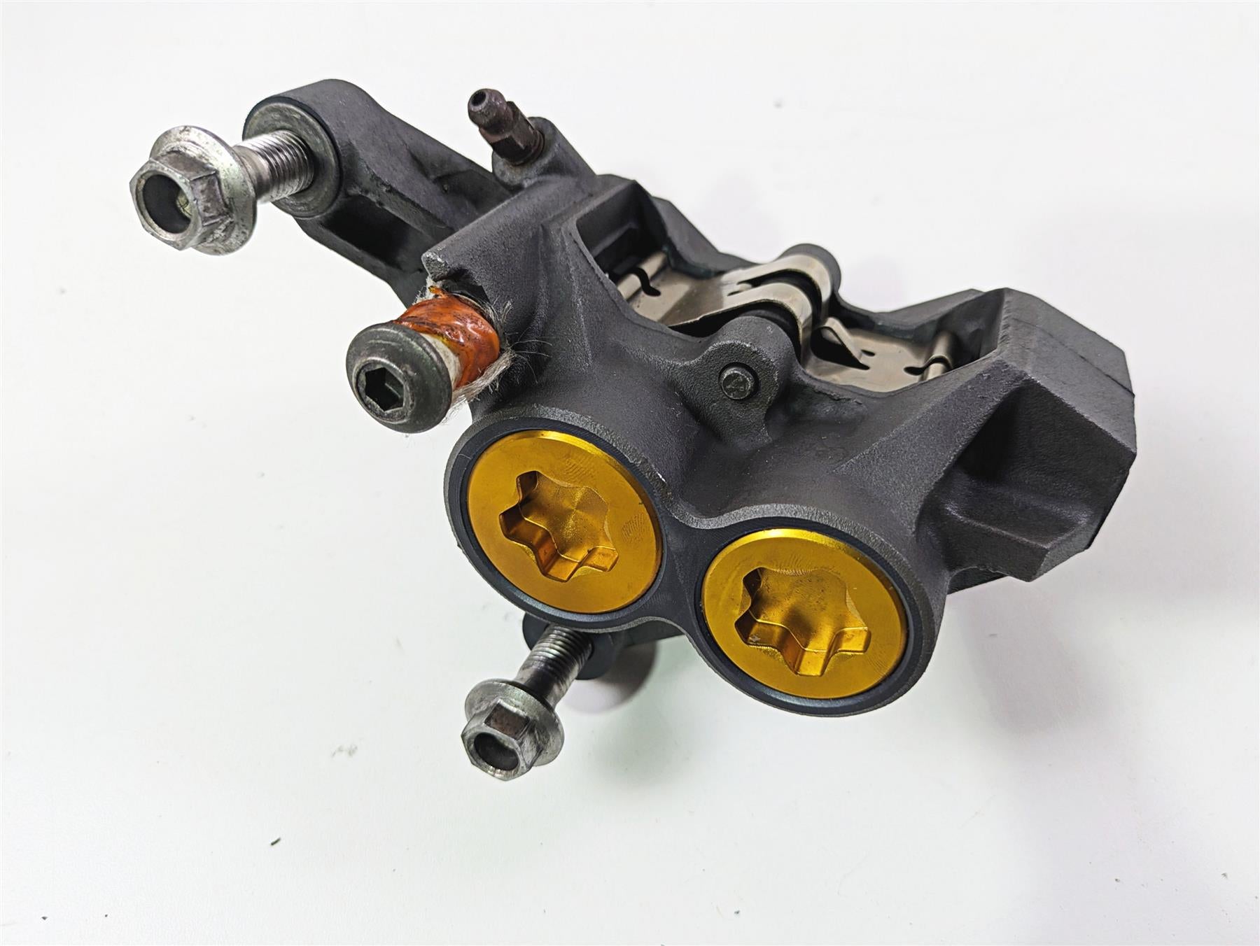 2002 Yamaha YZFR1 R1 Front Brake Caliper Set 5PW-2580U-00 5PW-2580U-00 {{ shop.shopifyCountryName }} - Mototech271