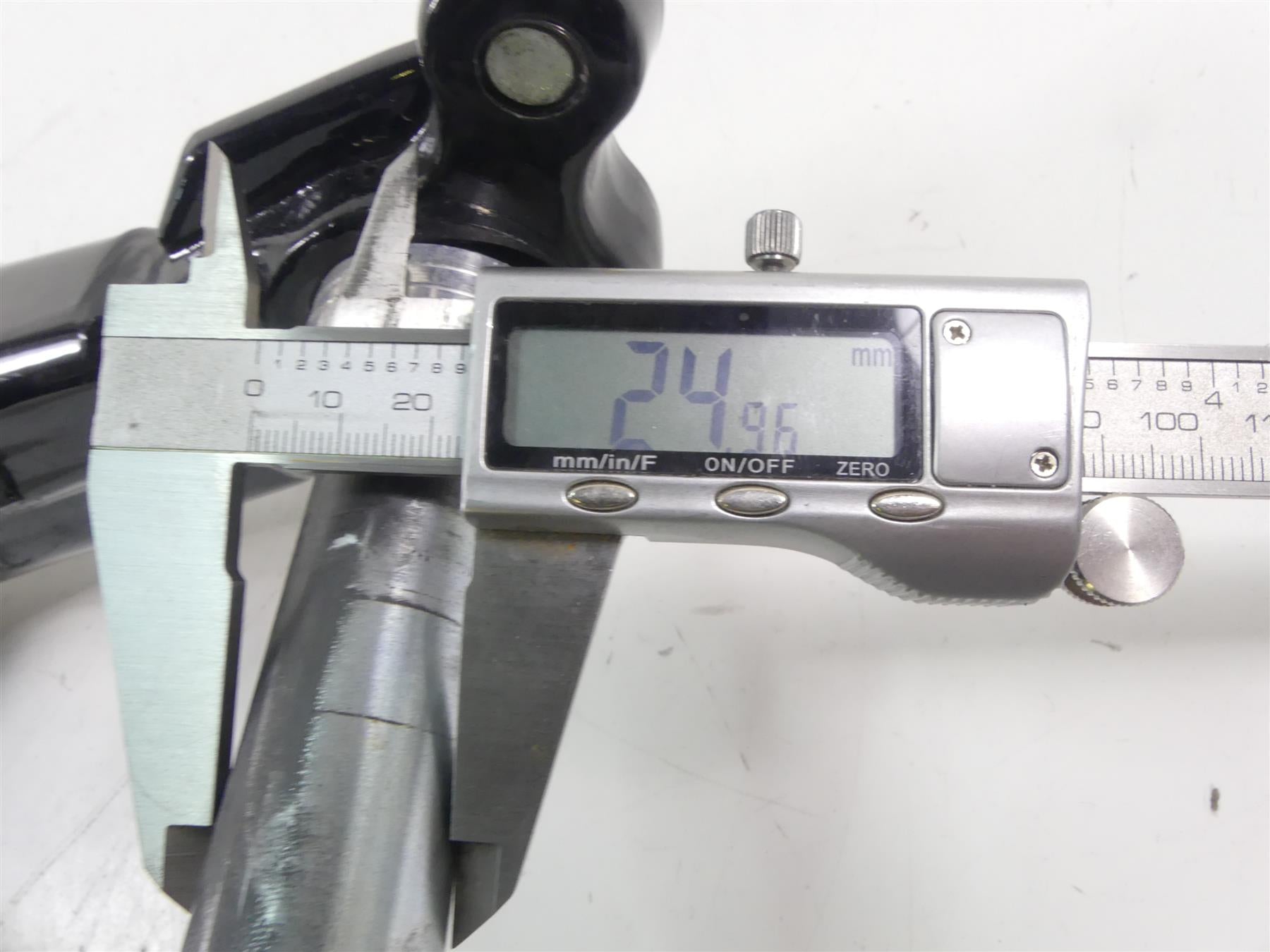 2014 Harley Touring FLHX Street Glide Rear Swing Swingarm 25mm Axle 47549-09 {{ shop.shopifyCountryName }} - Mototech271