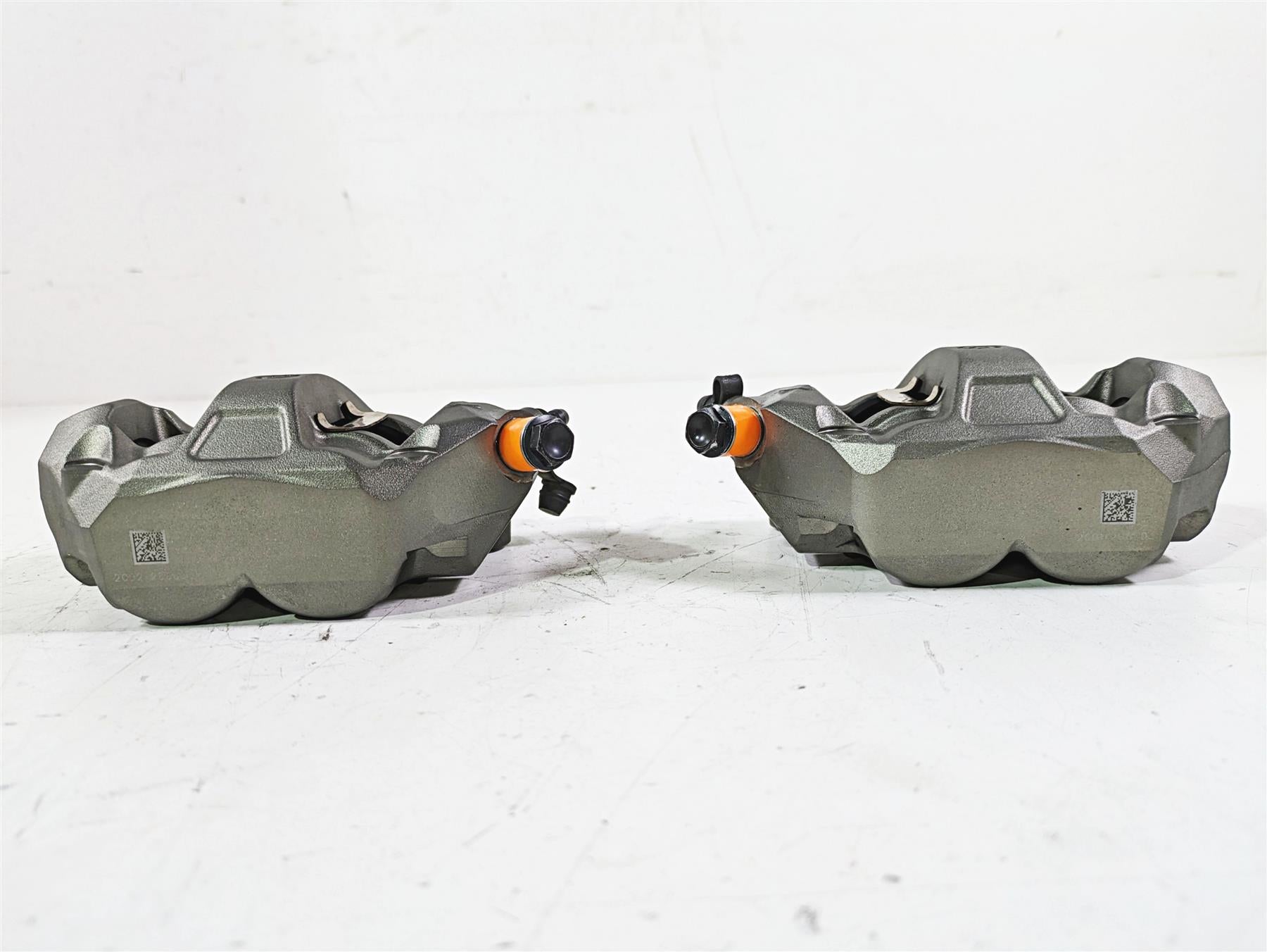 2023 Triumph Street Triple 765 RS Brembo Front Brake Caliper Set 100mm T2022367 {{ shop.shopifyCountryName }} - Mototech271