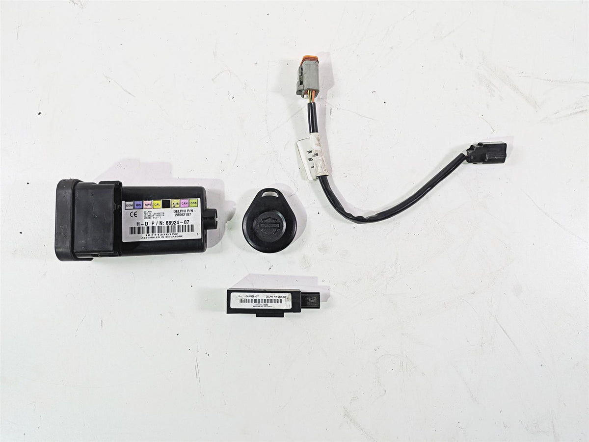 2007 Harley Touring FLHRSE CVO Road King Tssm Security Module + Fob 68924-07 {{ shop.shopifyCountryName }} - Mototech271