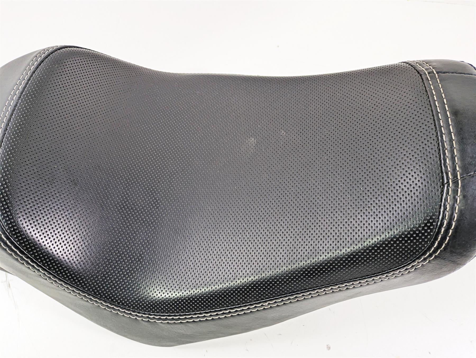 2015 Harley FXDF Dyna Fat Bob Seat Saddle Oem 1 Piece 2 Up 52000117 {{ shop.shopifyCountryName }} - Mototech271