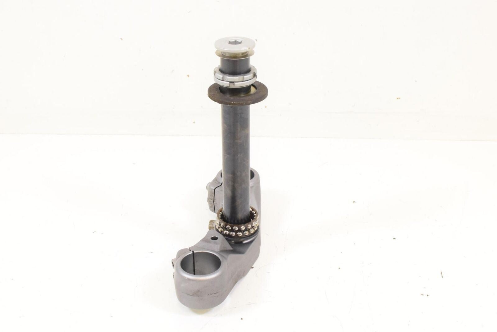 2008 Moto Guzzi 1200 Norge Lower Triple Tree Steering Clamp GU05494030 {{ shop.shopifyCountryName }} - Mototech271
